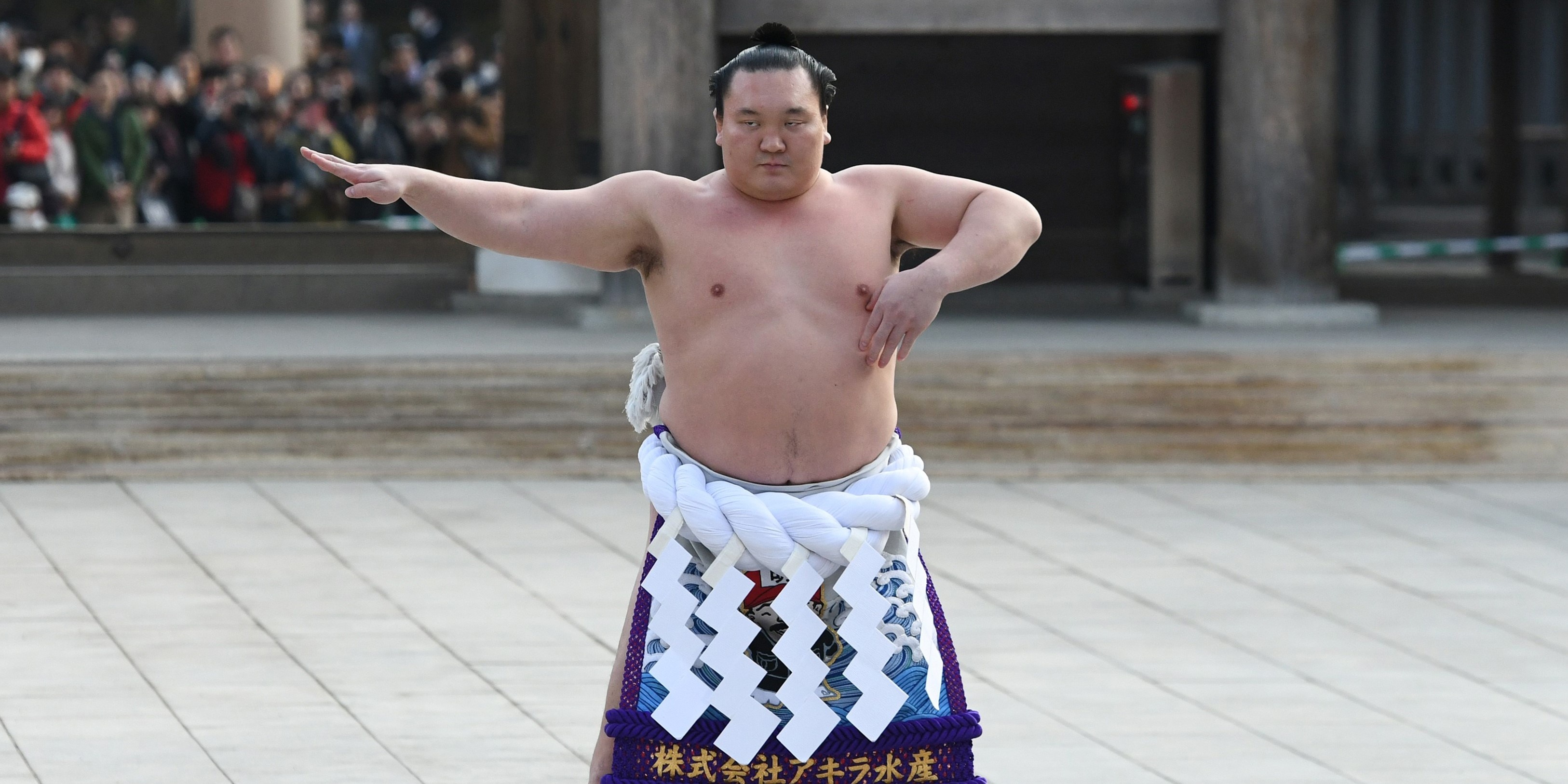 Sumo: Hakuho Sho, A retired professional rikishi from Mongolia, The longest-serving yokozuna of all-time. 3260x1630 Dual Screen Background.