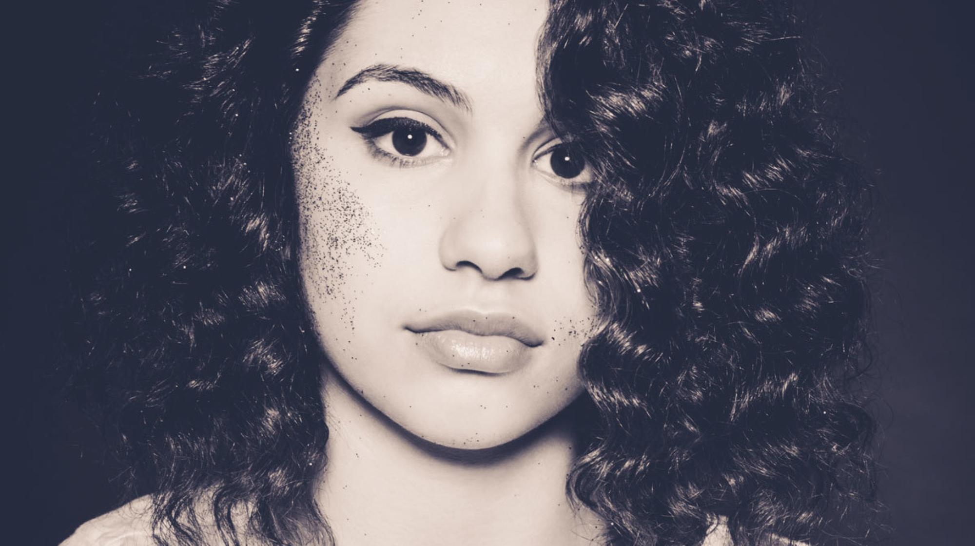 Alessia Cara Wallpapers 2000x1120