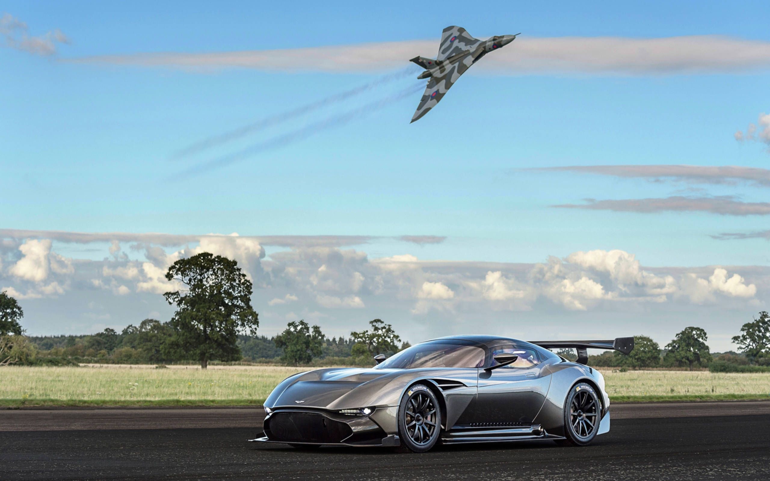 Avro Vulcan, Aston Martin Vulcan, Incredible photo op, 2560x1600 HD Desktop