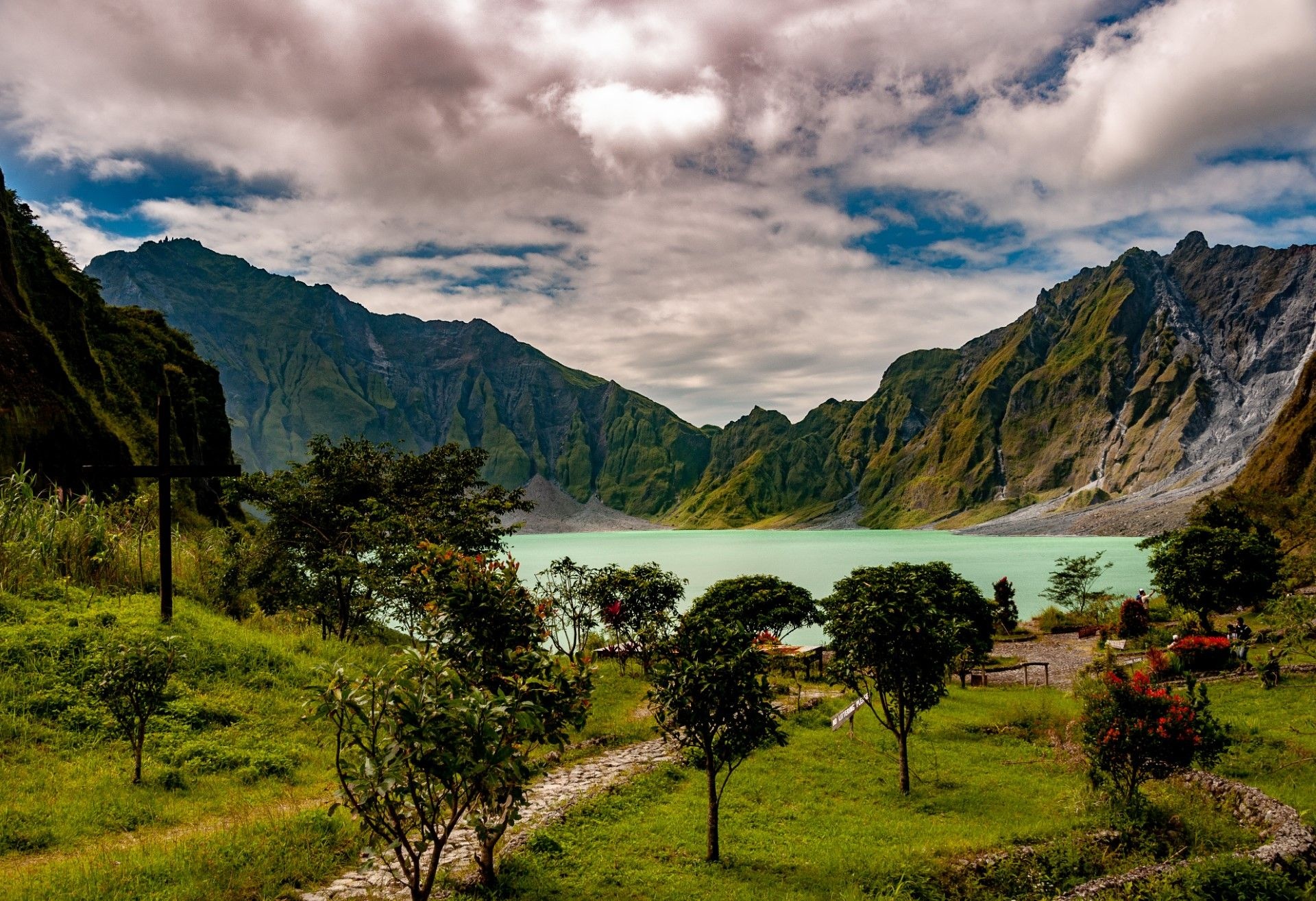 Mount Pinatubo, Tarlac, Philippines travel guide, Bookaway service, 1920x1320 HD Desktop