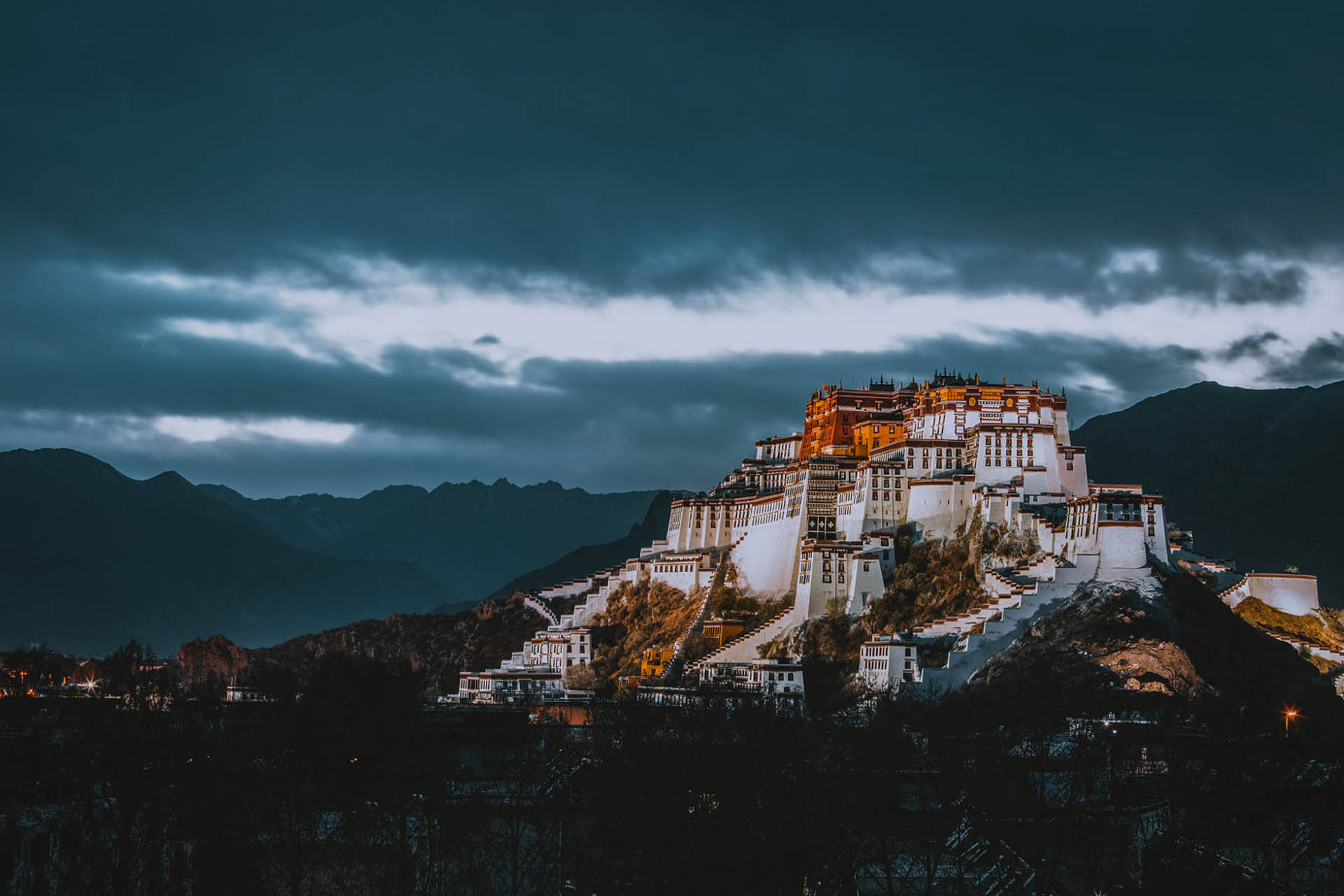 Potala Palace, Lhasa, Spiritual Tour, Tibet, 1920x1280 HD Desktop