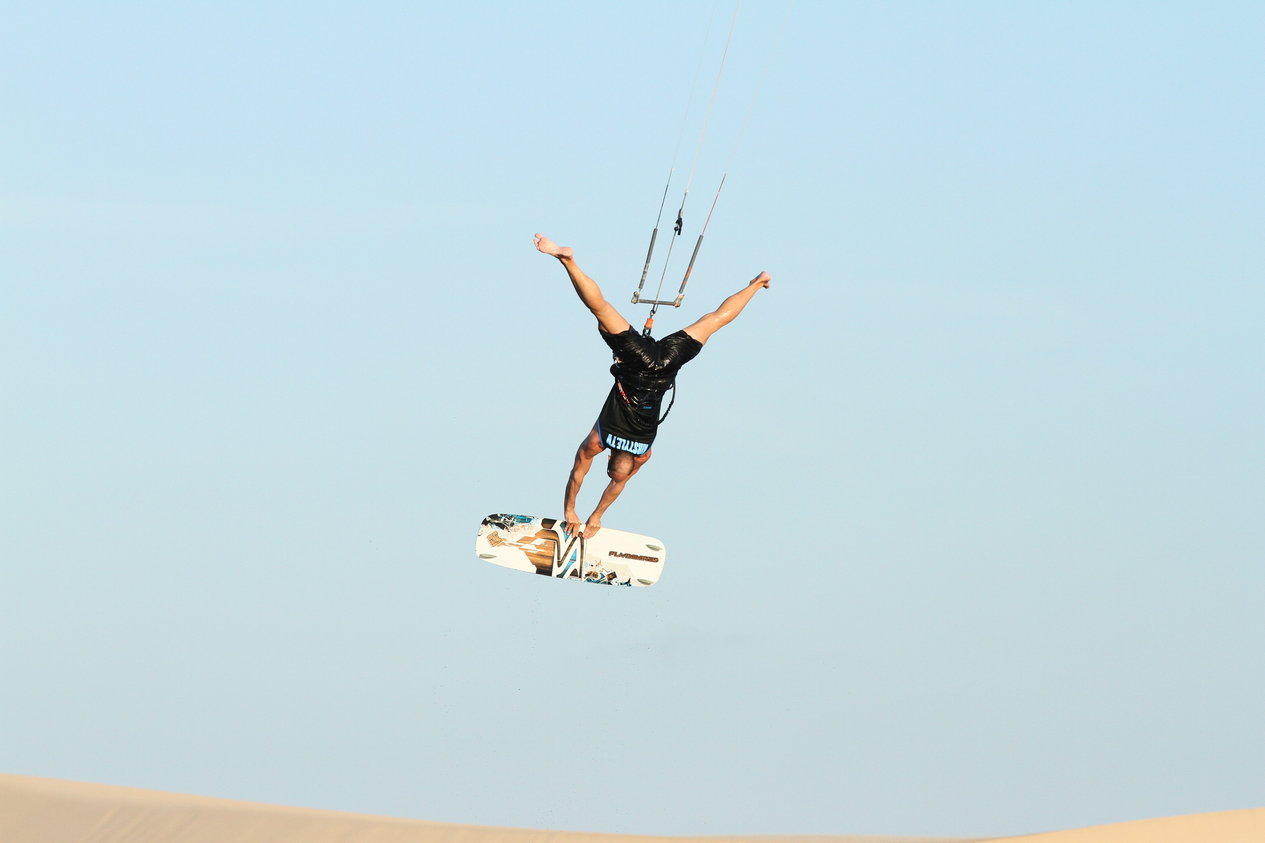 Kiteboarding: Hooked in kiteboarding tricks, Twintip, Light wind, Freestyle. 2600x1730 HD Background.