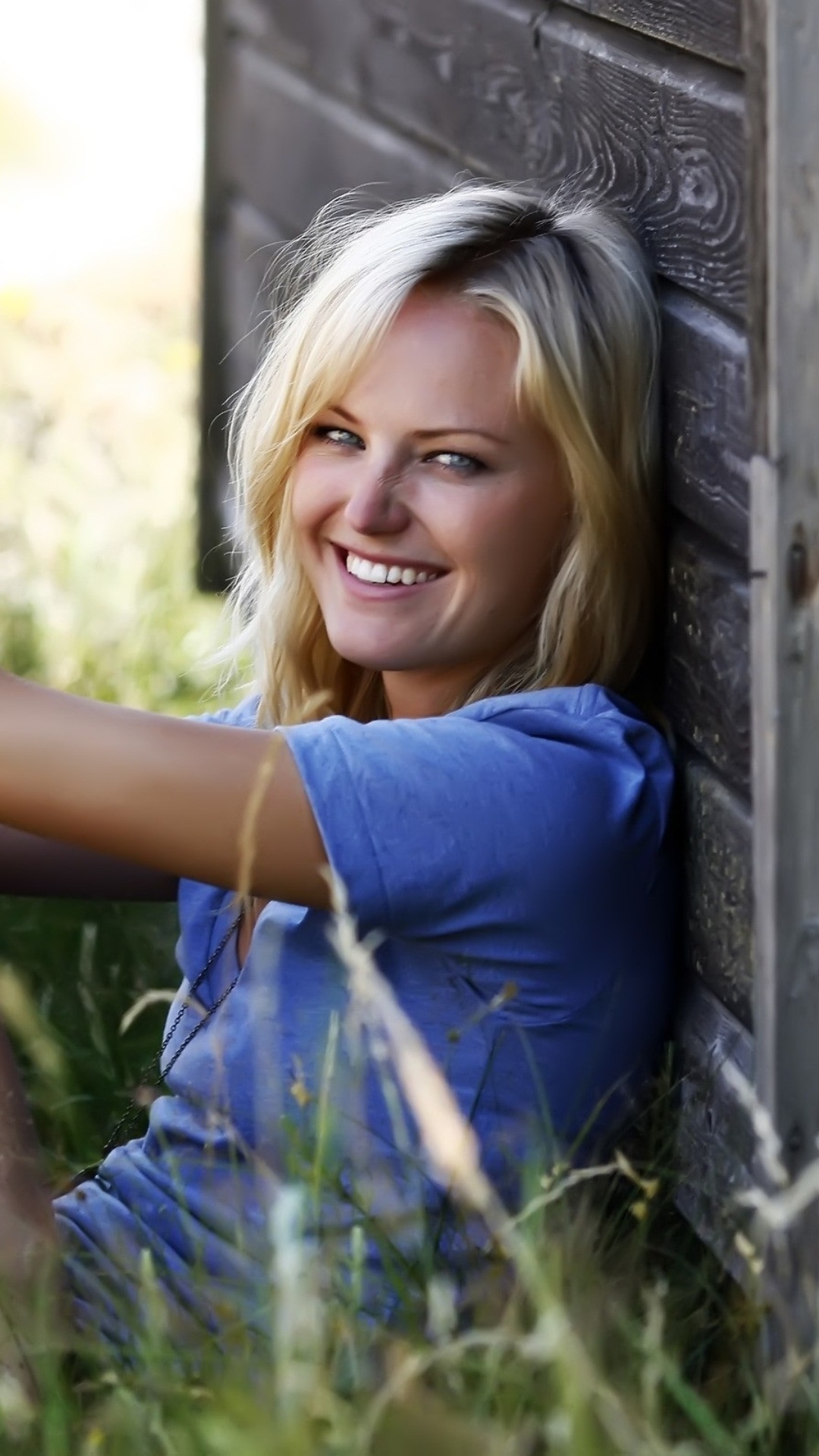 Malin Akerman: Played the lead role of Ally in the CBS comedy pilot The Three of Us. 1080x1920 Full HD Wallpaper.
