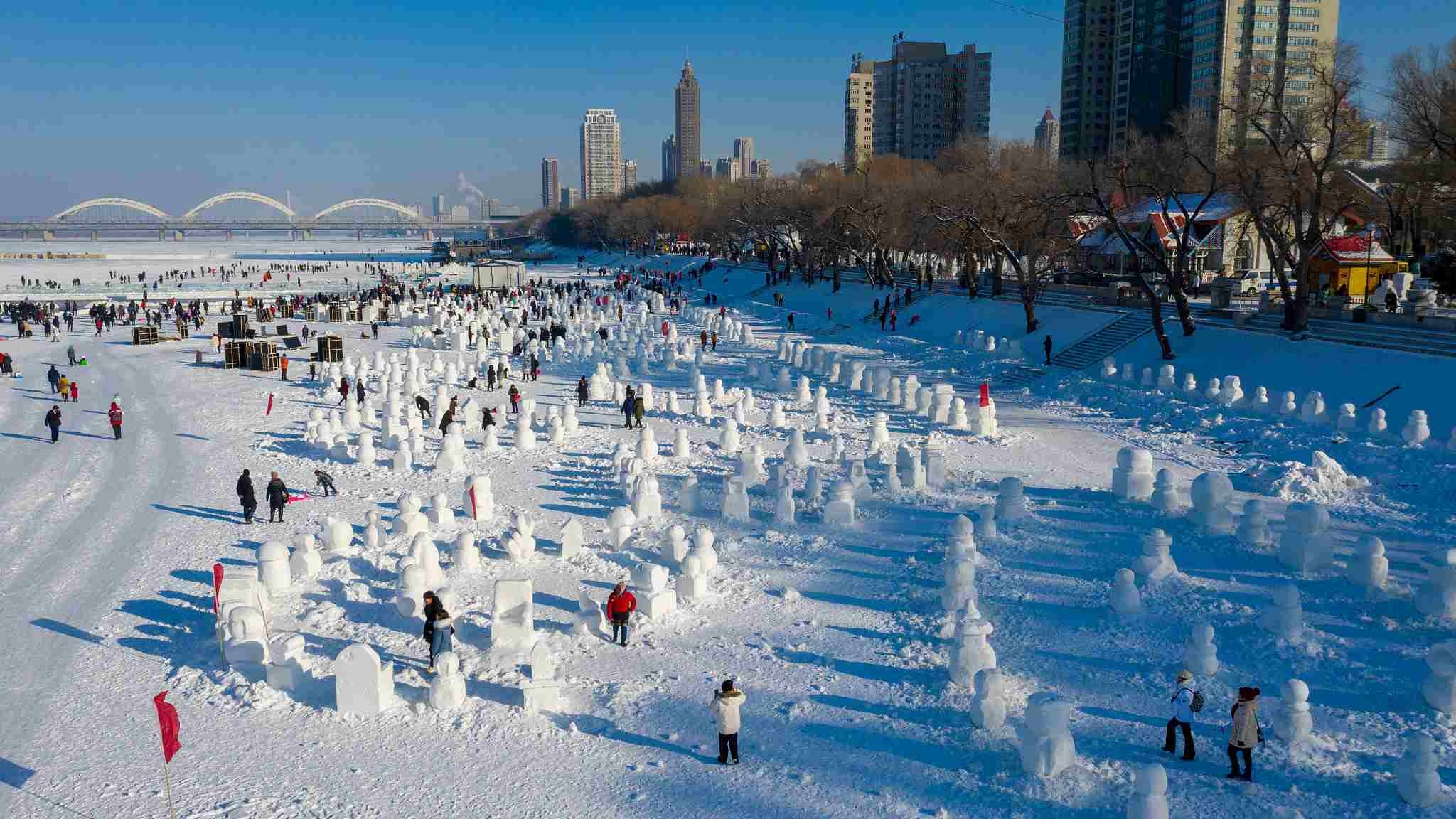 Sungari River, Snowmen Displayed, Harbin CGTN, 2050x1160 HD Desktop