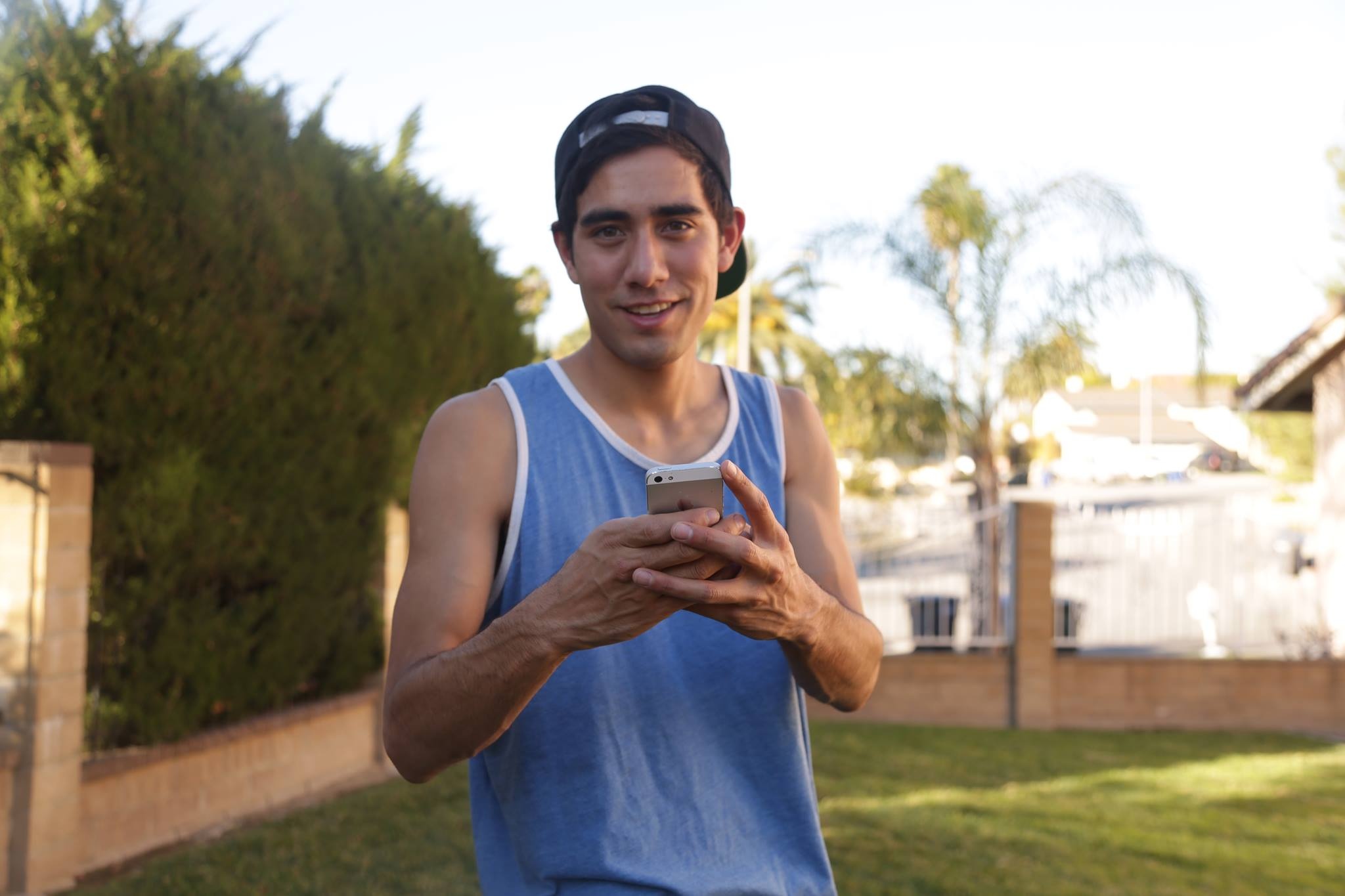 Zach King: Competed in the 28th season of the American reality game show The Amazing Race. 2050x1370 HD Background.