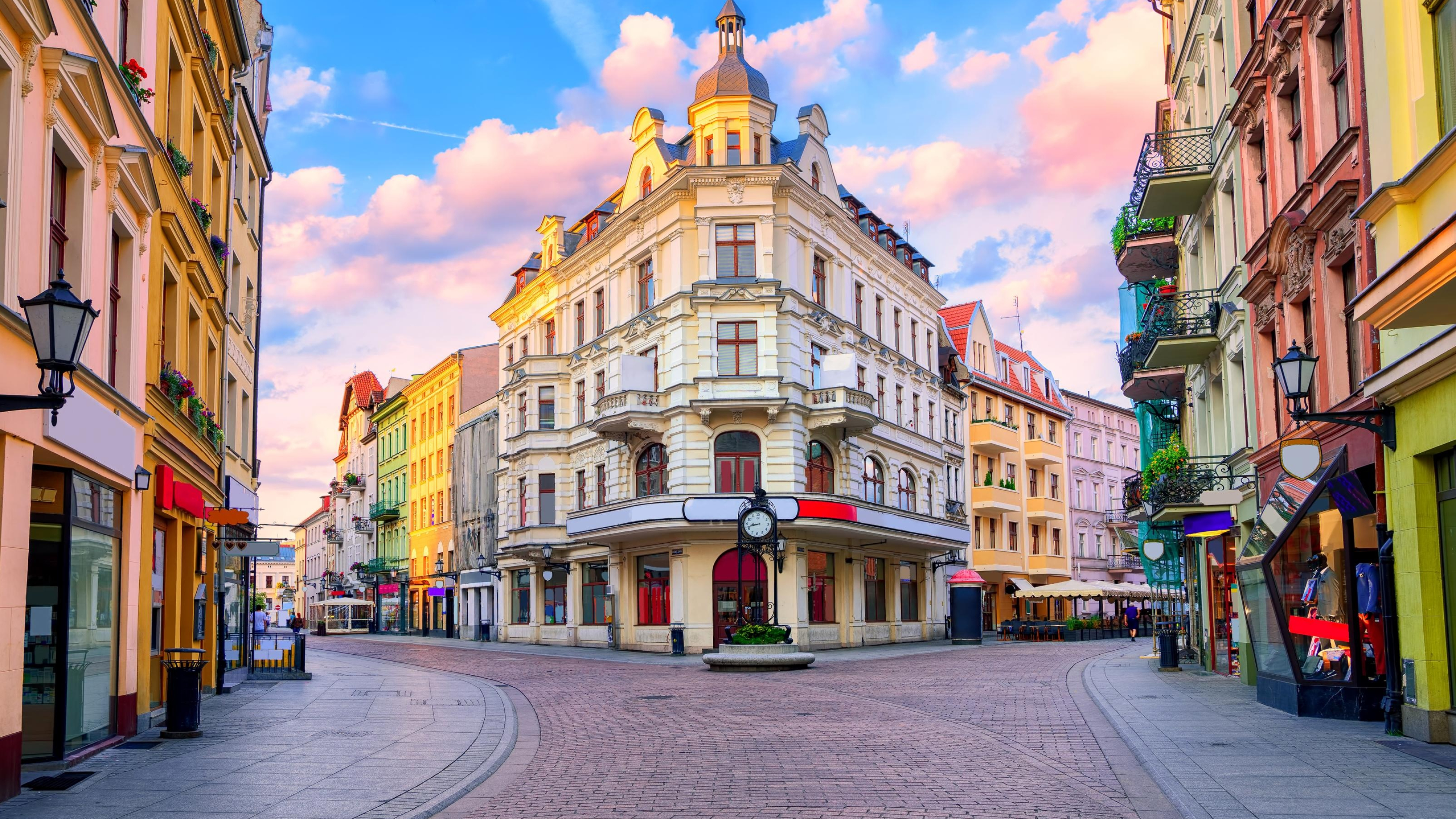 Poland travels, Cityscapes, Modern architecture, Urban lifestyle, 3560x2000 HD Desktop