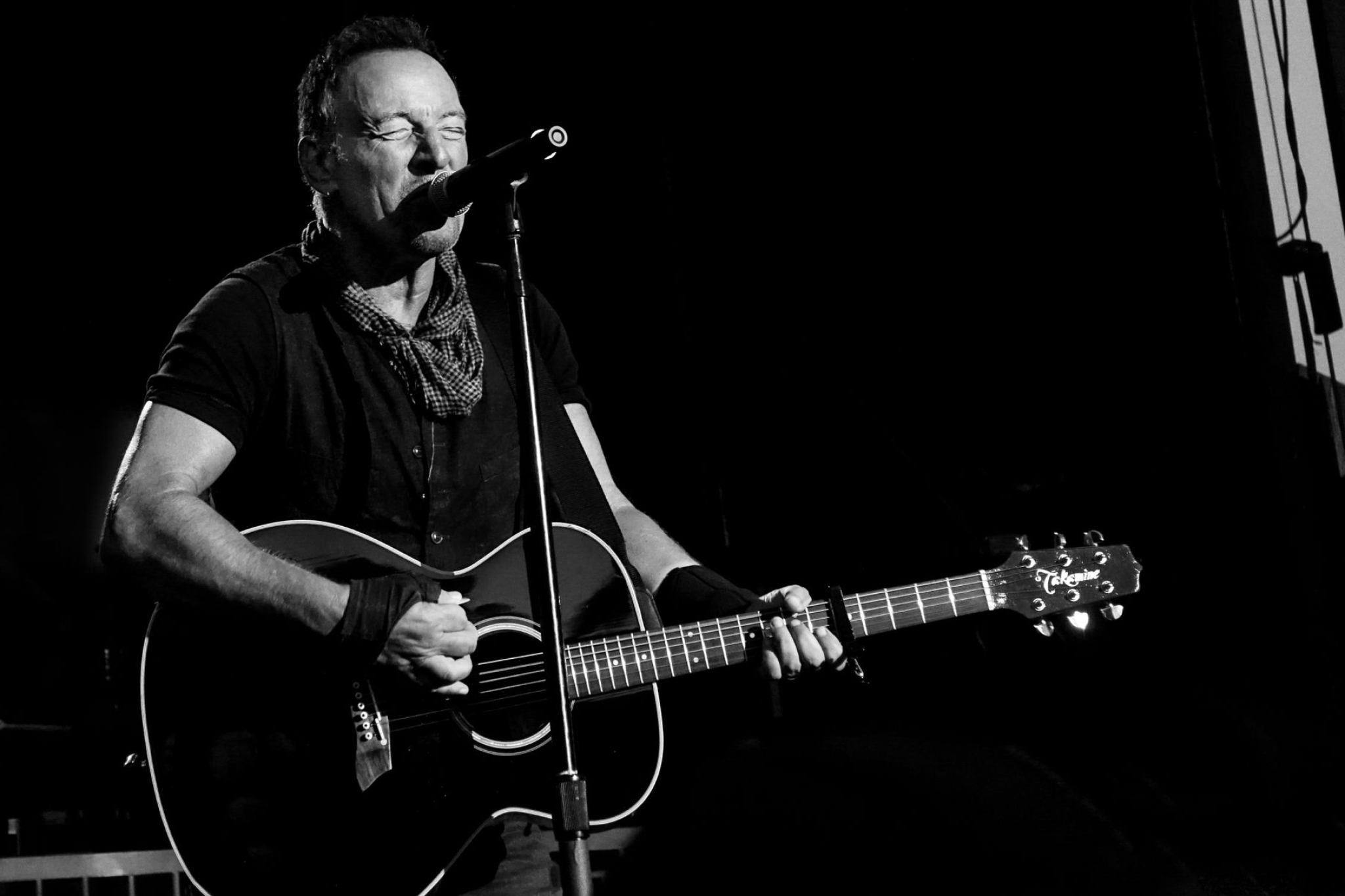 Bruce Springsteen, The River Tour 2016, Memorable concerts, Band's energy, 2050x1370 HD Desktop