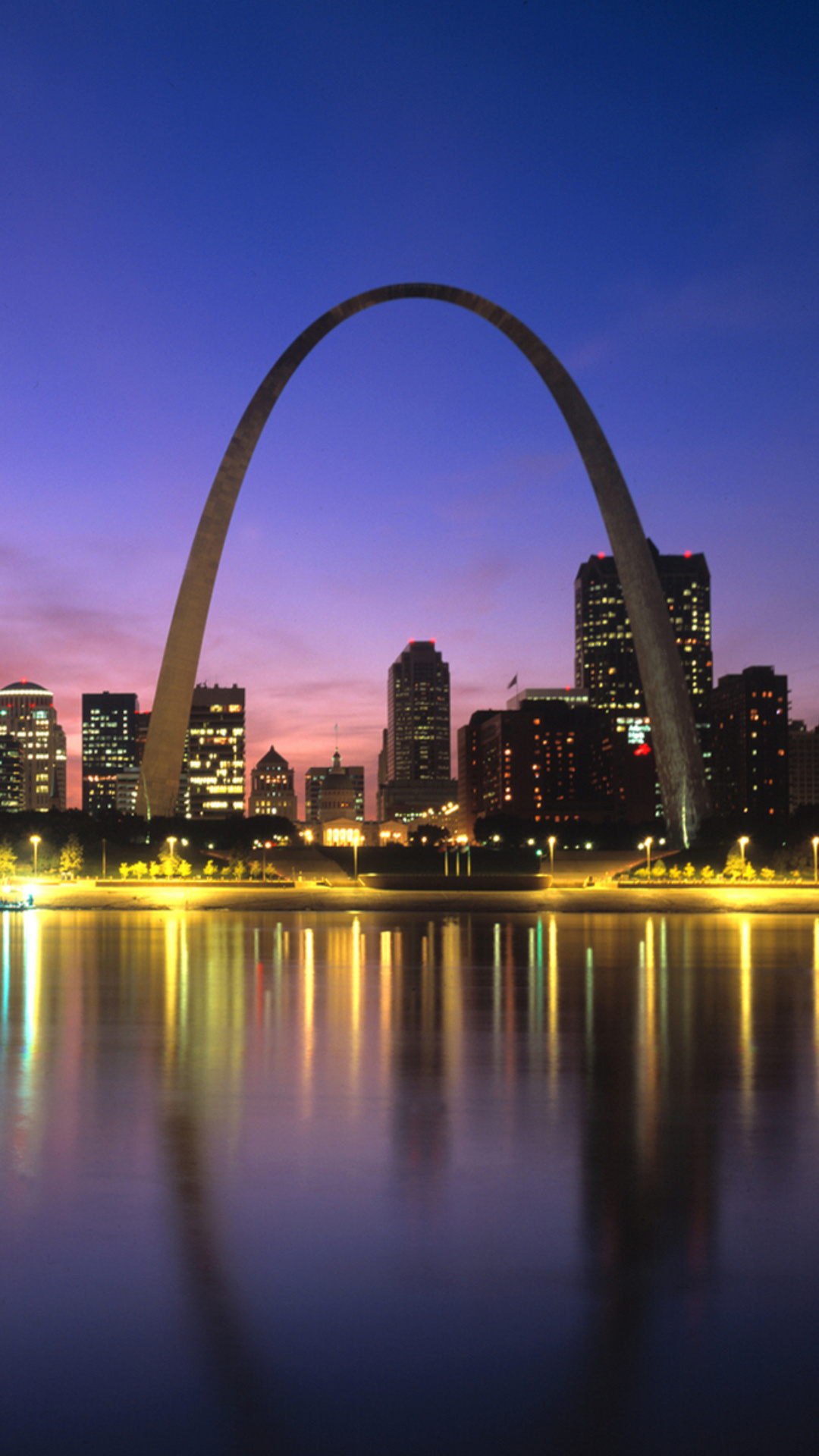 Louis, Missouri Skyline in der Abenddämmerung, 1080x1920 Full HD Handy