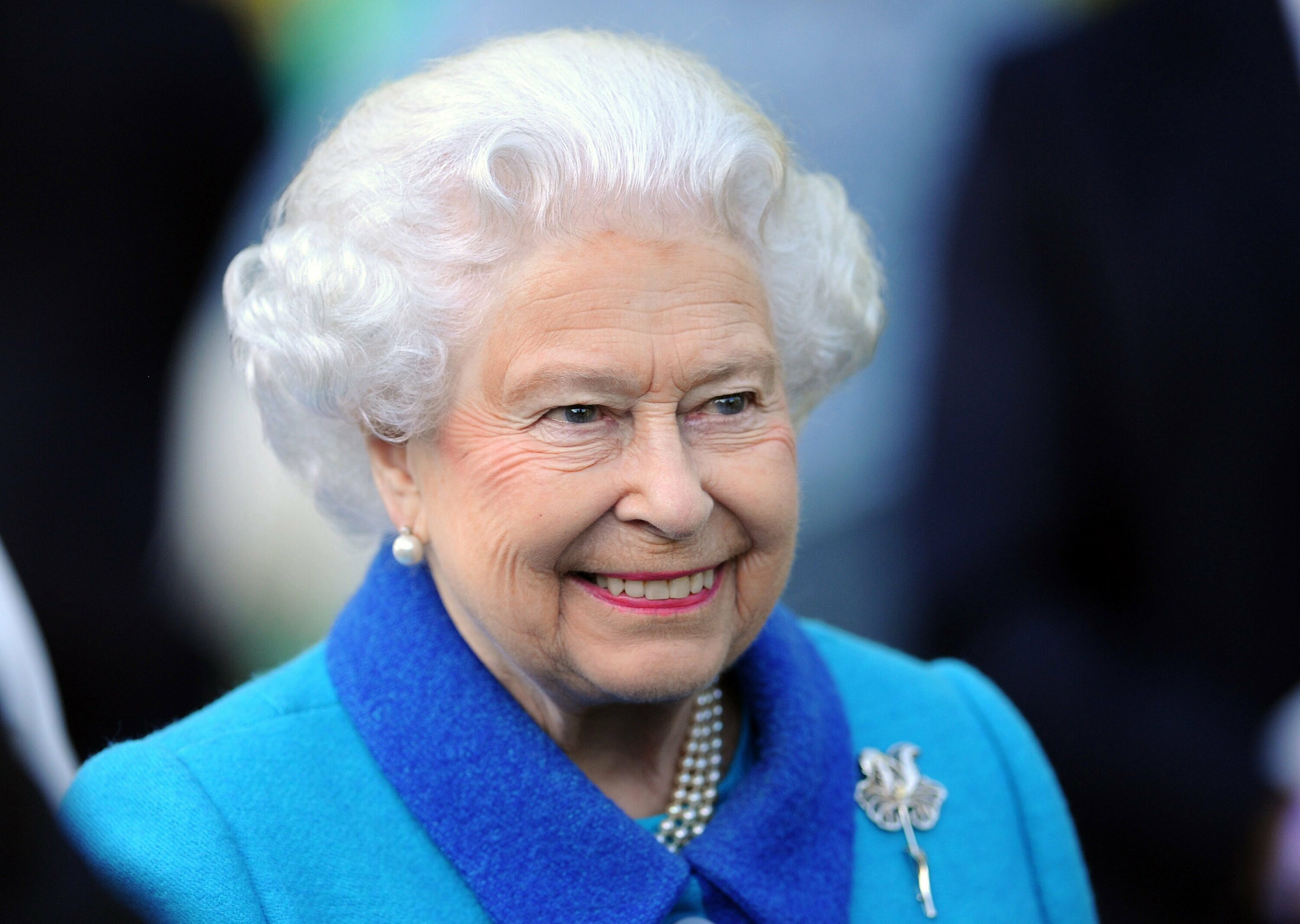 Elizabeth II, Queen of England, Royal figure, Regal elegance, 3000x2140 HD Desktop