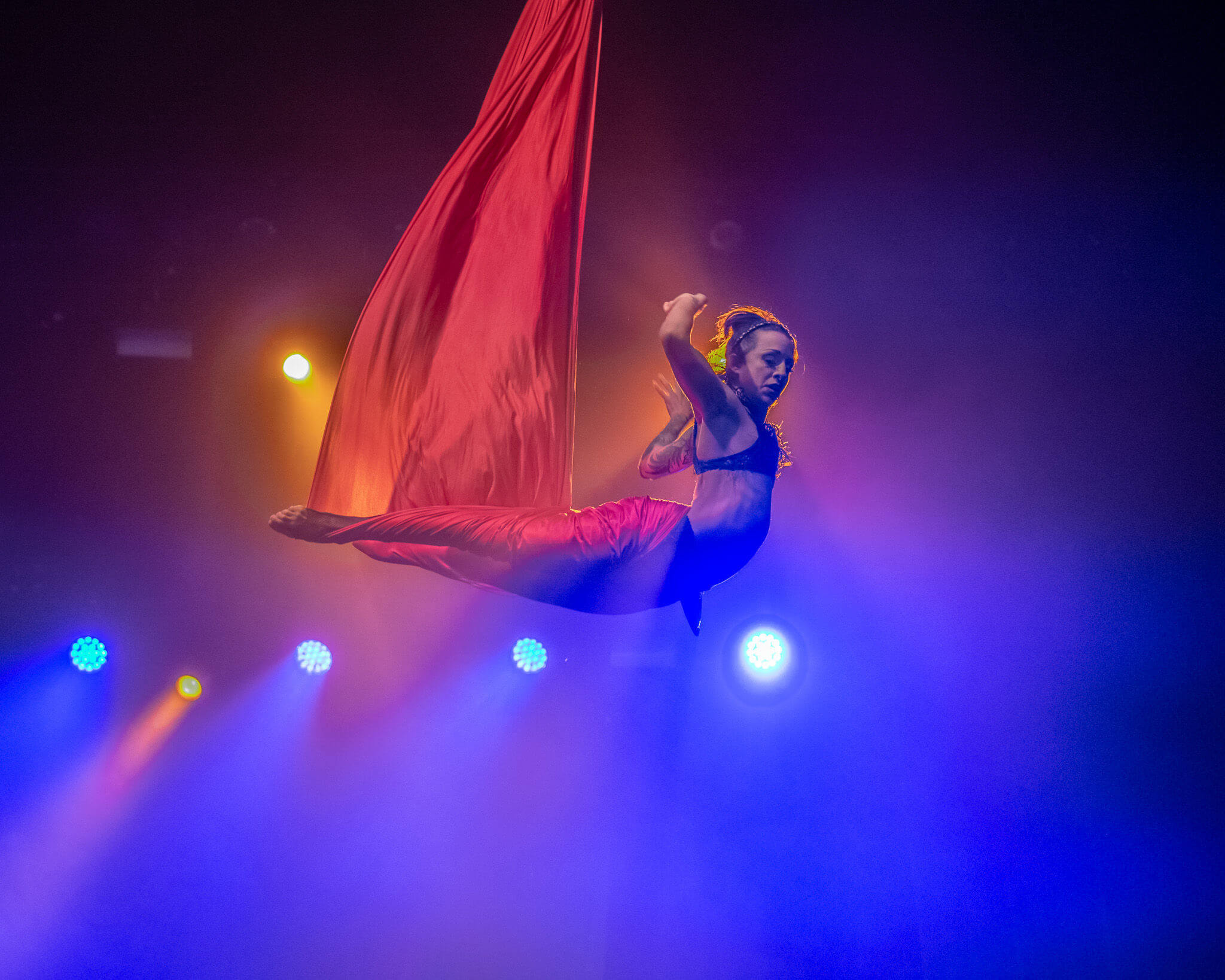 Aerial Silks: Tina Phoenix, A professional aerialist, CirqueSanity's Queen of the sky. 2050x1640 HD Background.