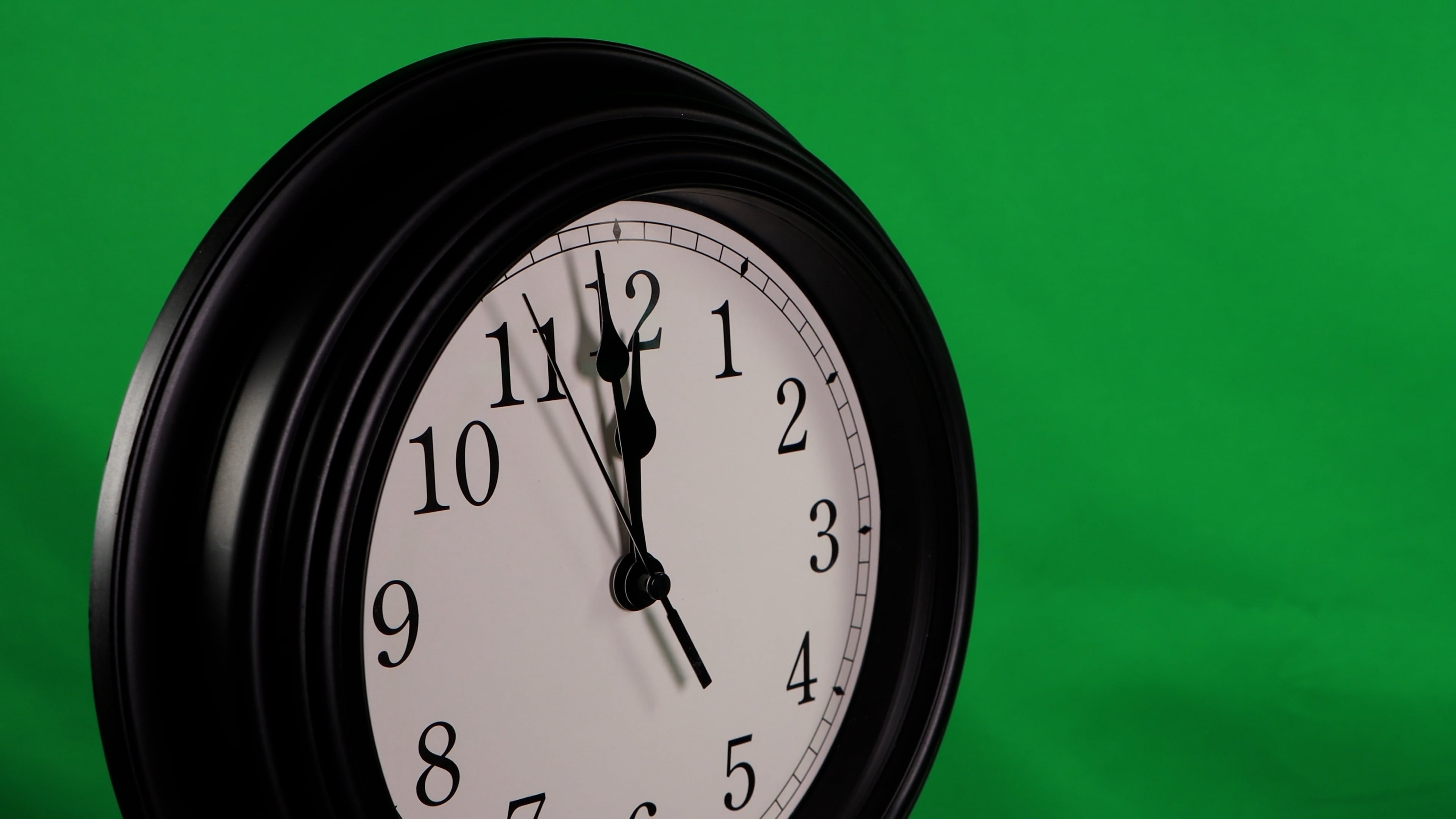 Clock on green background, Time concept, Time management, Abstract visuals, 3840x2160 4K Desktop