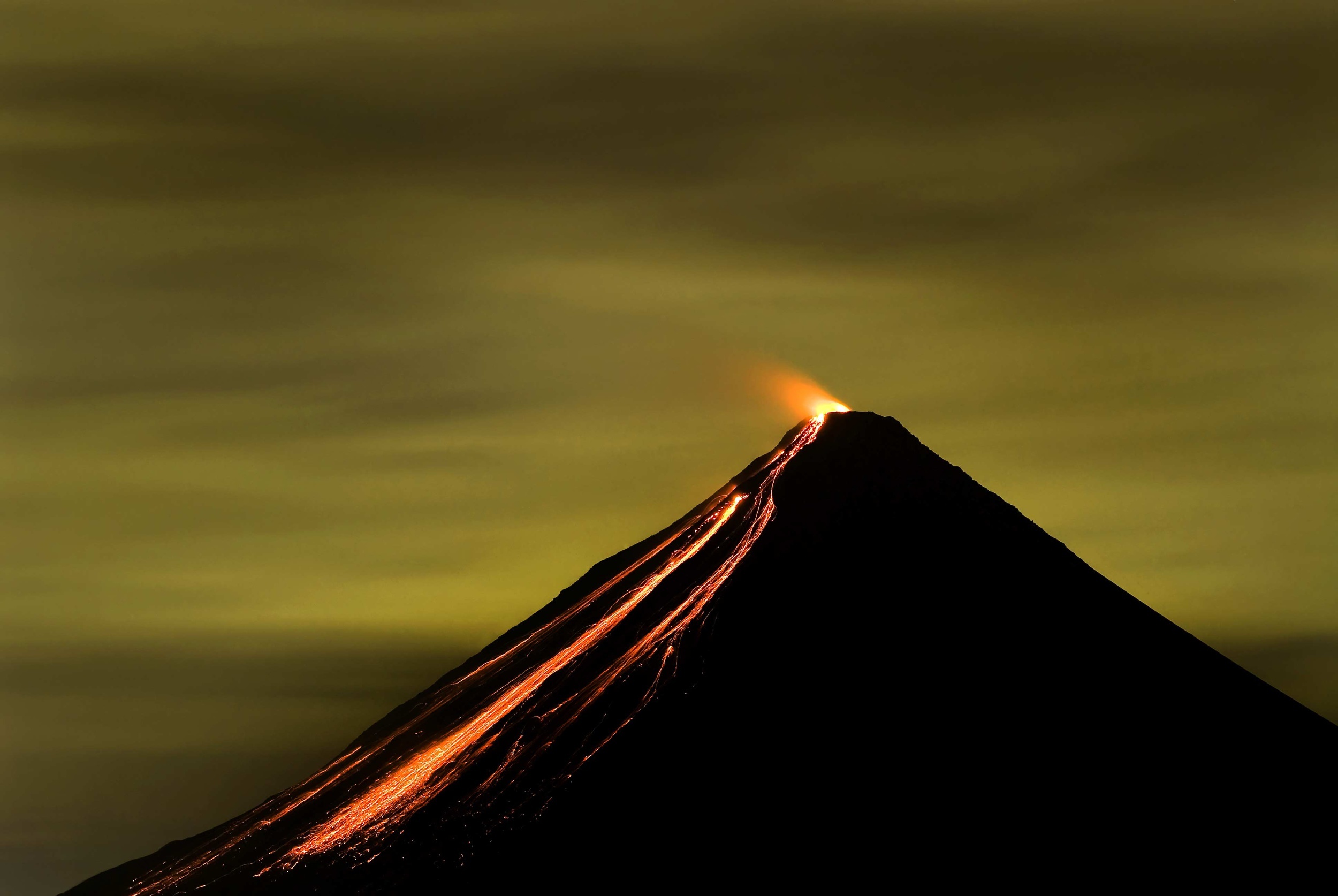 Arenal Volcano, Lus Louro, Volcn Arenal, 2500x1680 HD Desktop