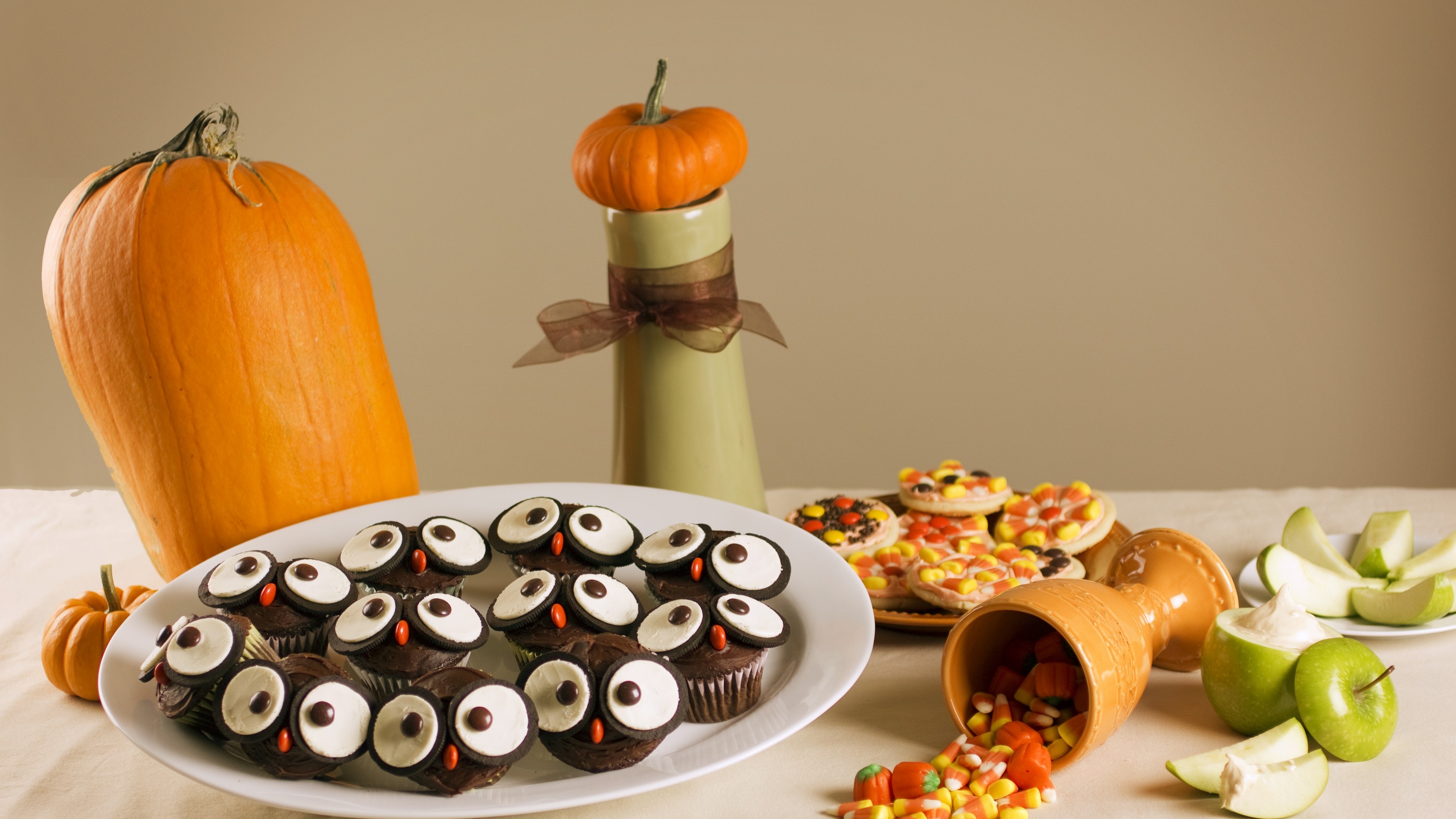 Halloween candy, Holiday table, Muffins and candy, Pumpkin decor, 3840x2160 4K Desktop