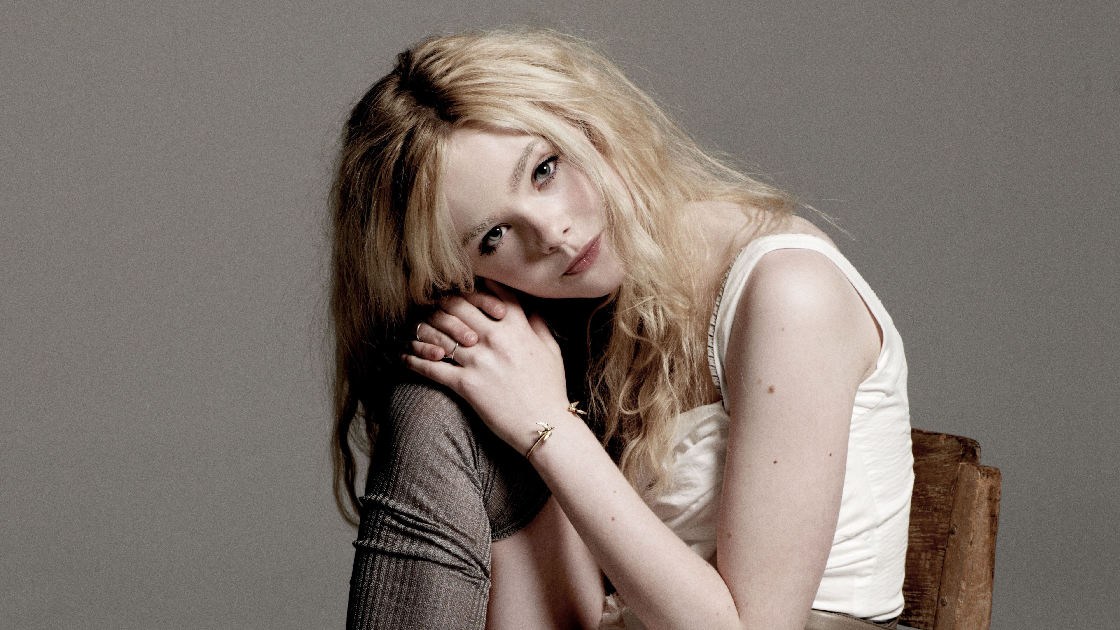 Elle Fanning: Appeared in Because of Winn-Dixie in the role of Sweetie Pie Thomas. 3840x2160 4K Background.
