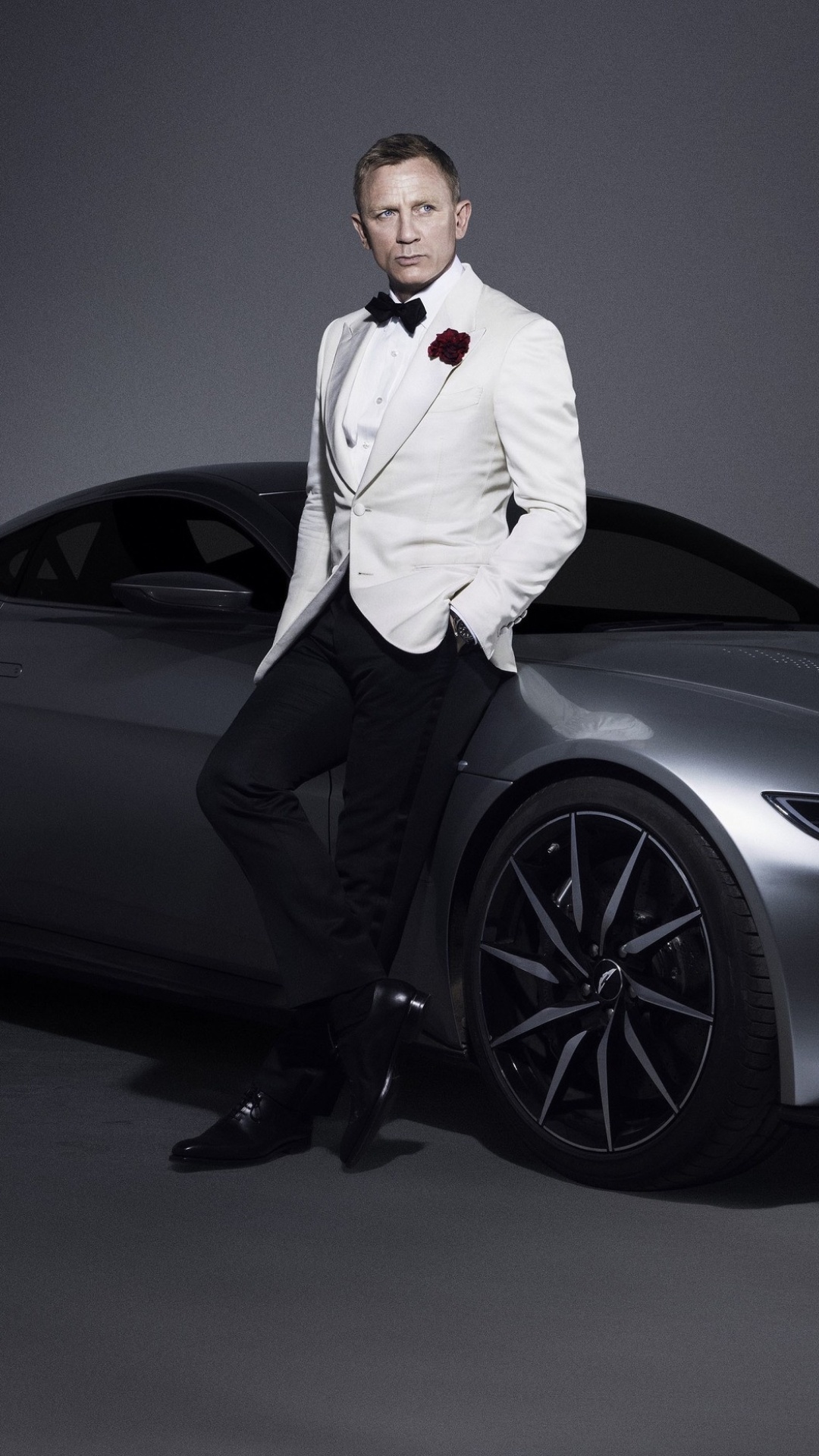 Daniel Craig: Celebrity, Named one of the “15 Sexiest Men” by Elle Magazine in June 2007. 1080x1920 Full HD Wallpaper.