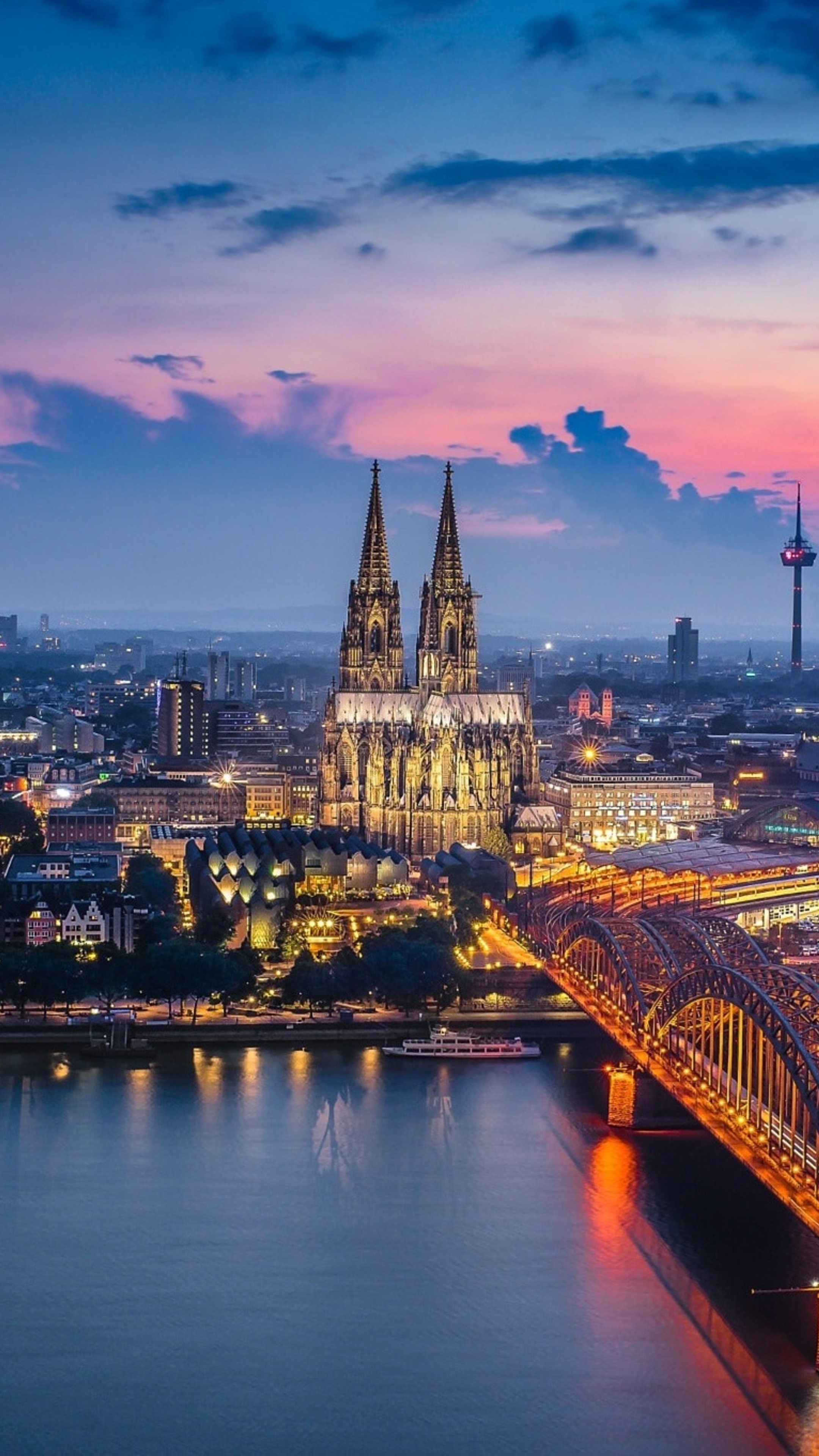 Stadtbild von Köln bei Nacht, 2160x3840 4K Handy