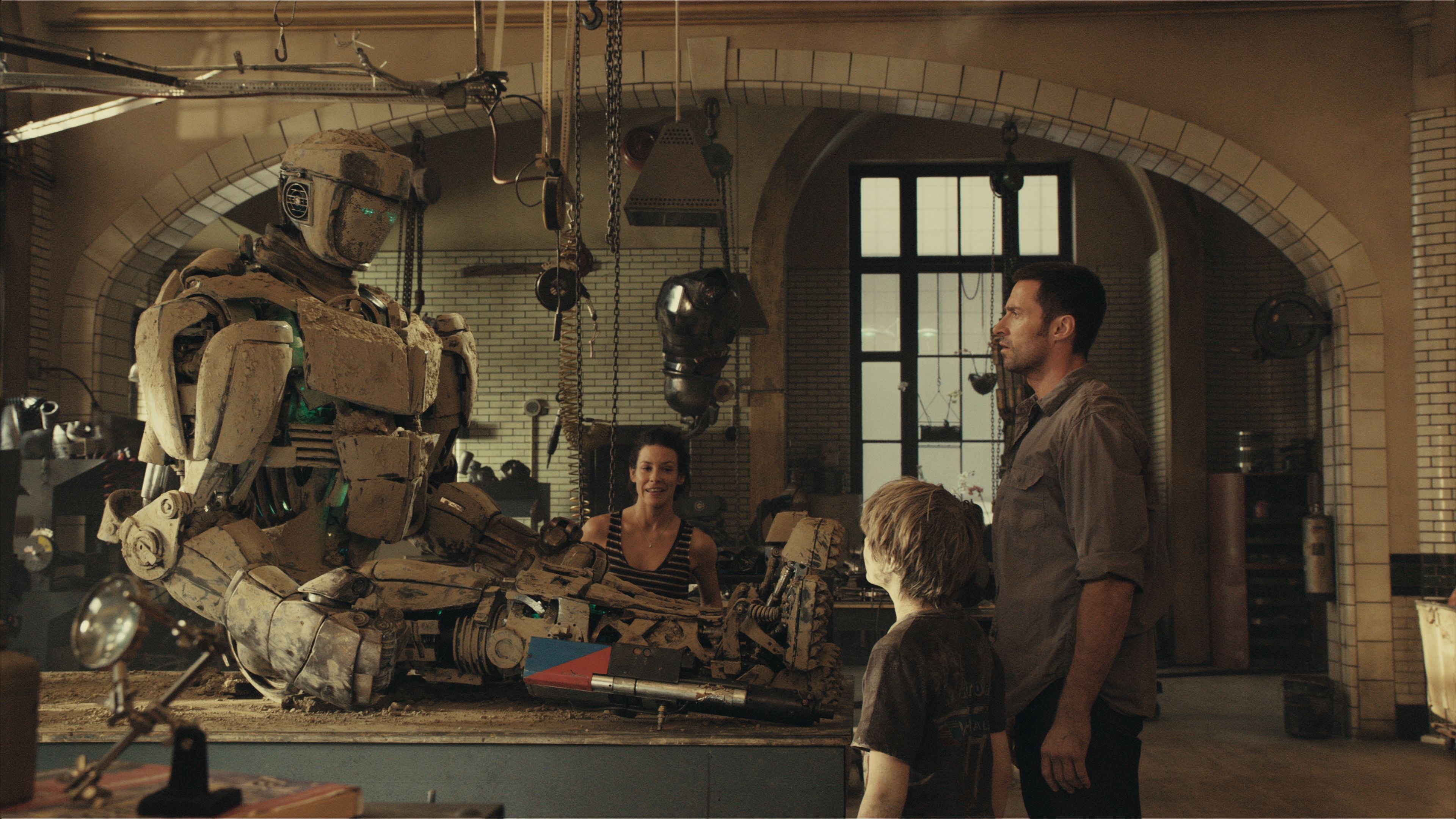 Real Steel: Dakota Goyo as Max Kenton, Charlie's son. 3840x2160 4K Wallpaper.