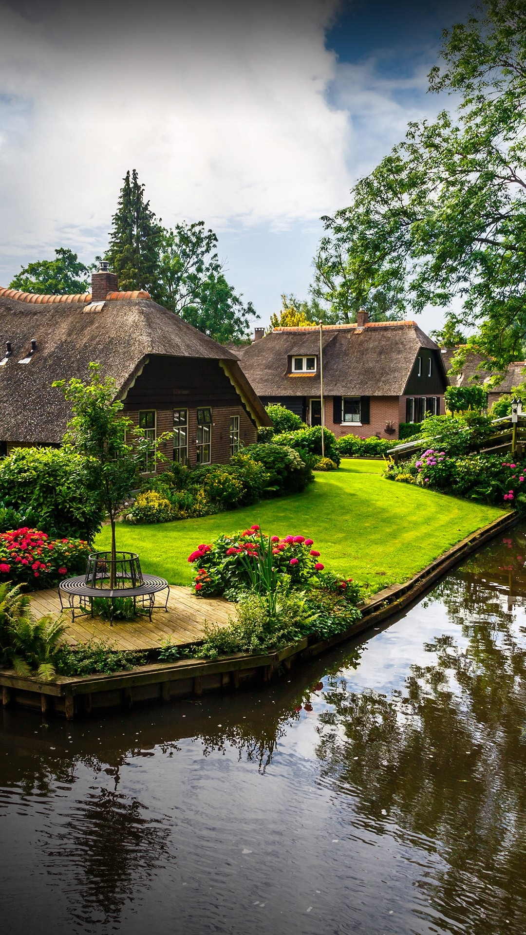 Picturesque village, Thatched roof houses, Charming canals, Overijssel region, 1080x1920 Full HD Handy