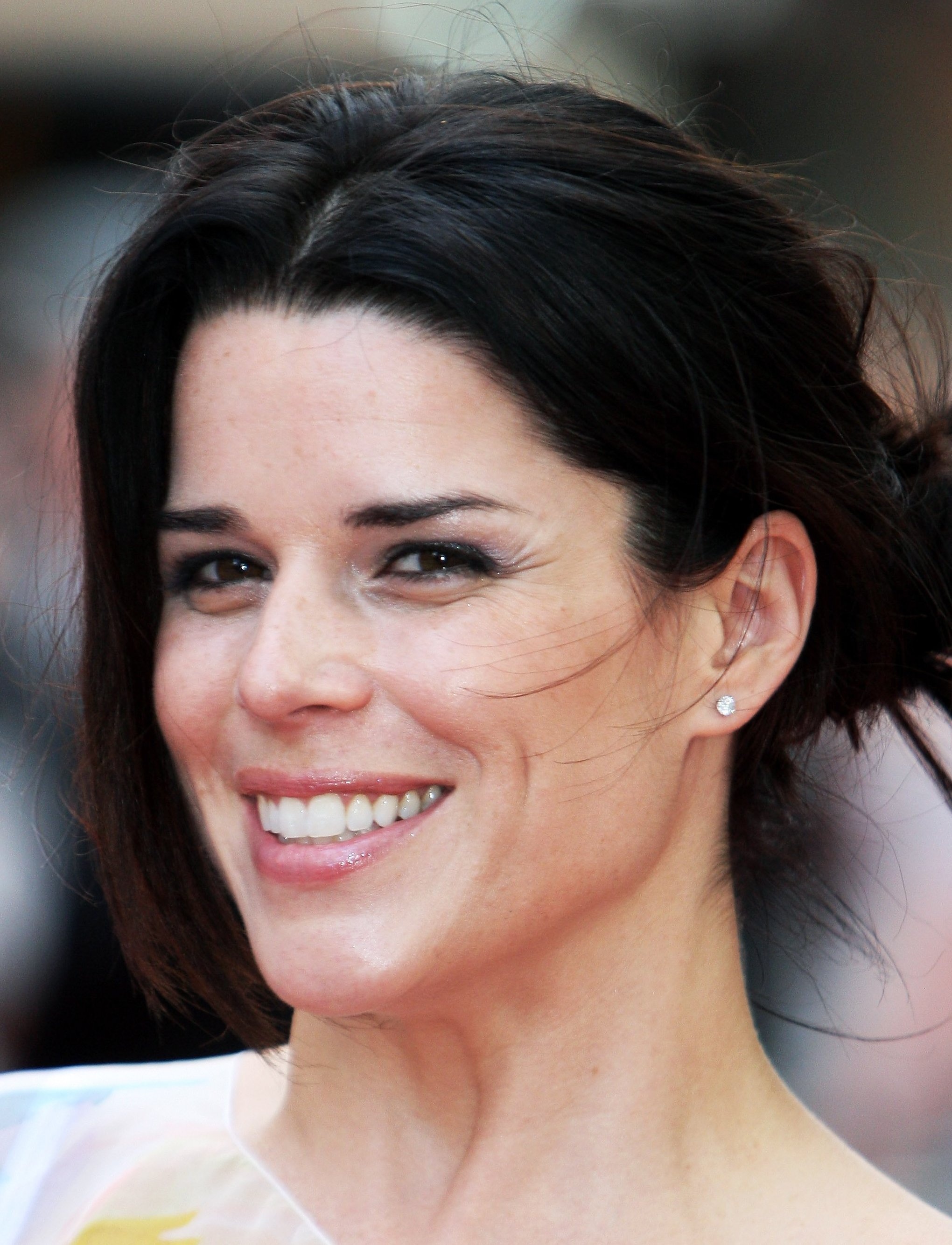 Neve Campbell, Looks like threads, Moviechat, 2040x2670 HD Phone