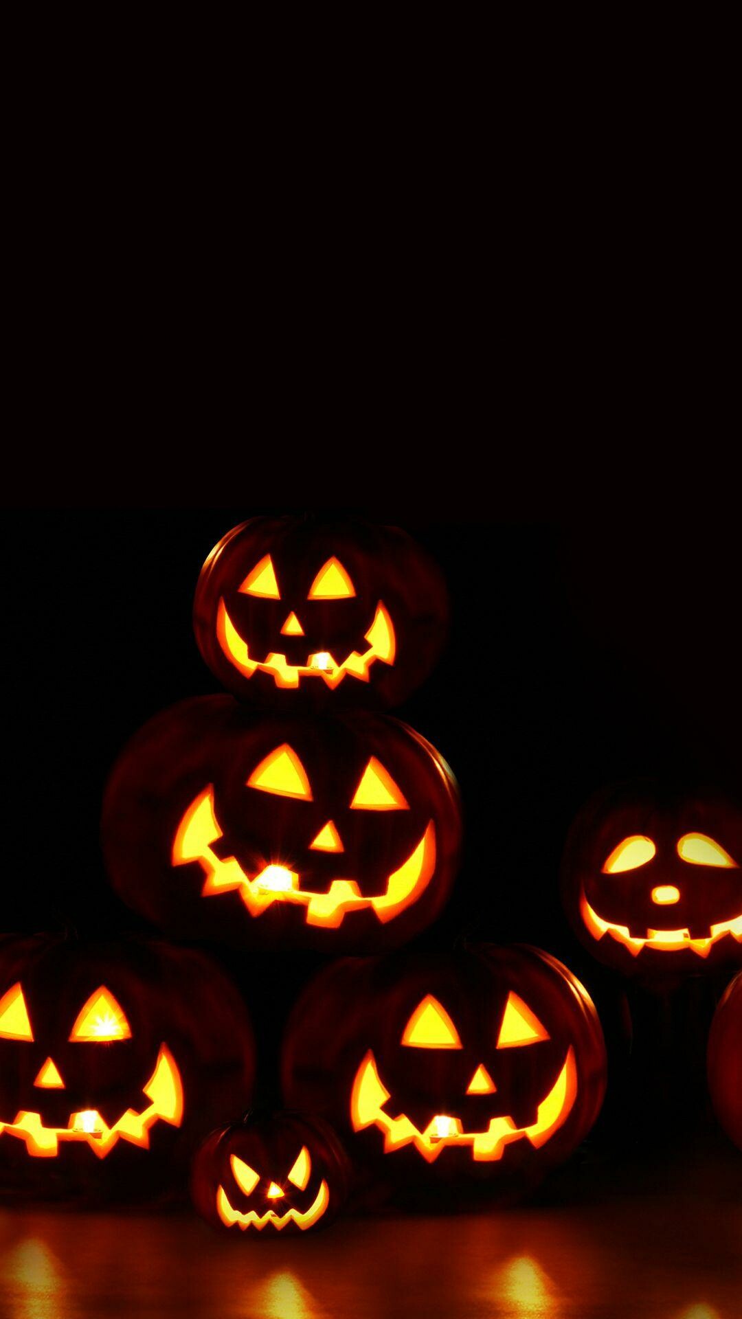 Halloween: Jack-o'-lantern, Traditional symbol. 1080x1920 Full HD Wallpaper.