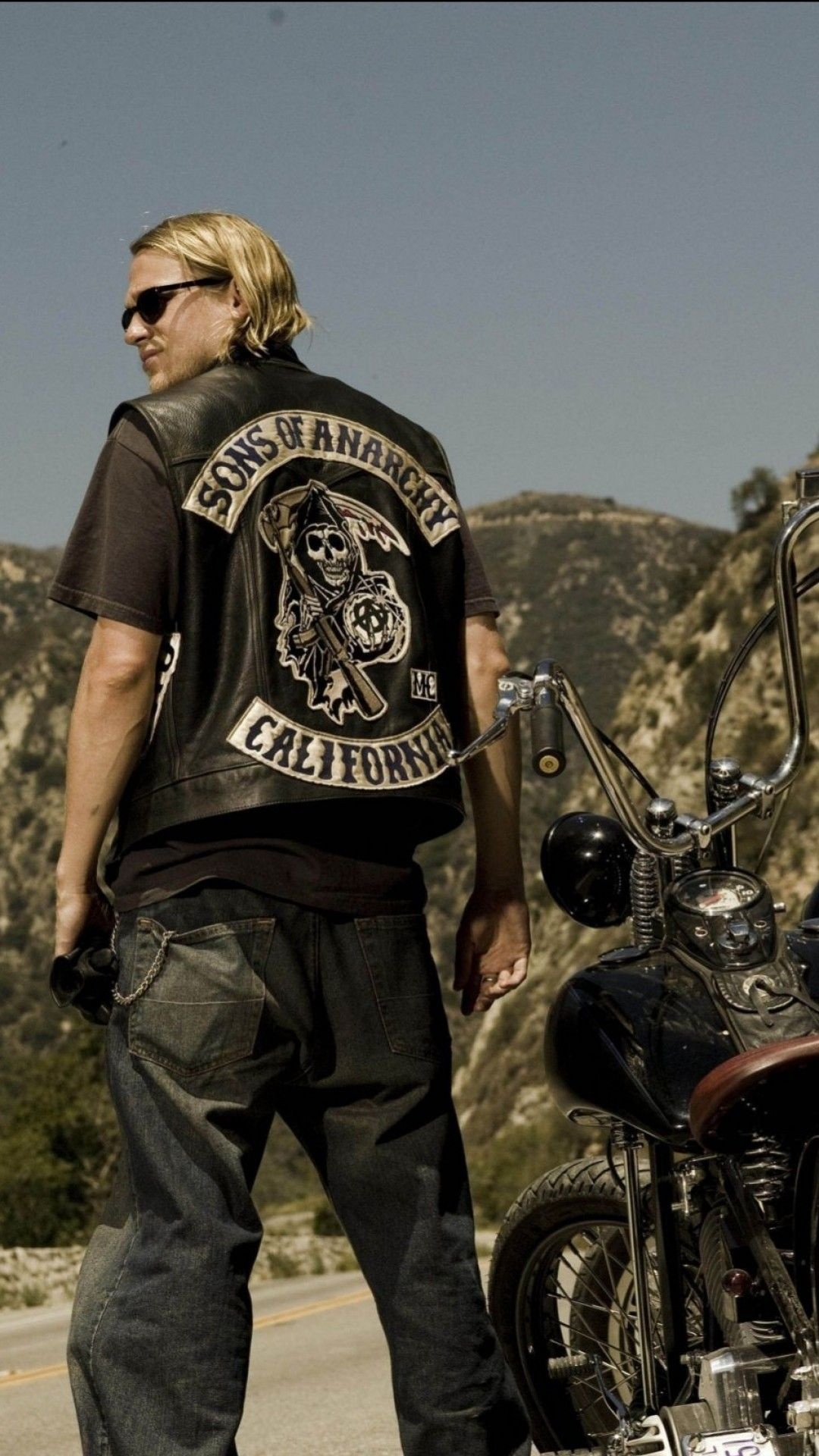 Charlie Hunnam: Sons of Anarchy, A member of the titular outlaw motorcycle club. 1080x1920 Full HD Background.