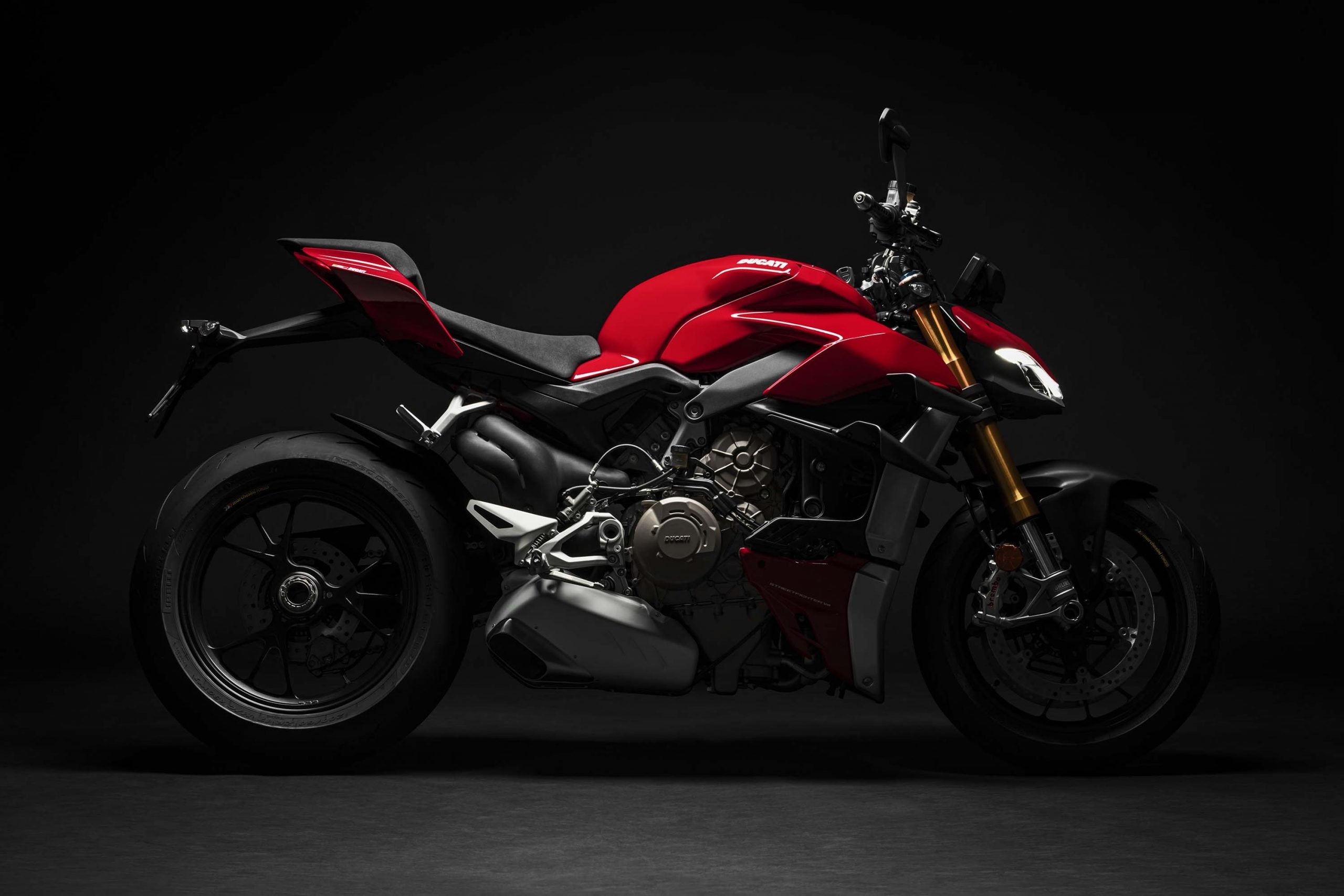 Ducati Streetfighter, Recalled model, Breaking flywheels, Asphalt & rubber, 2560x1710 HD Desktop