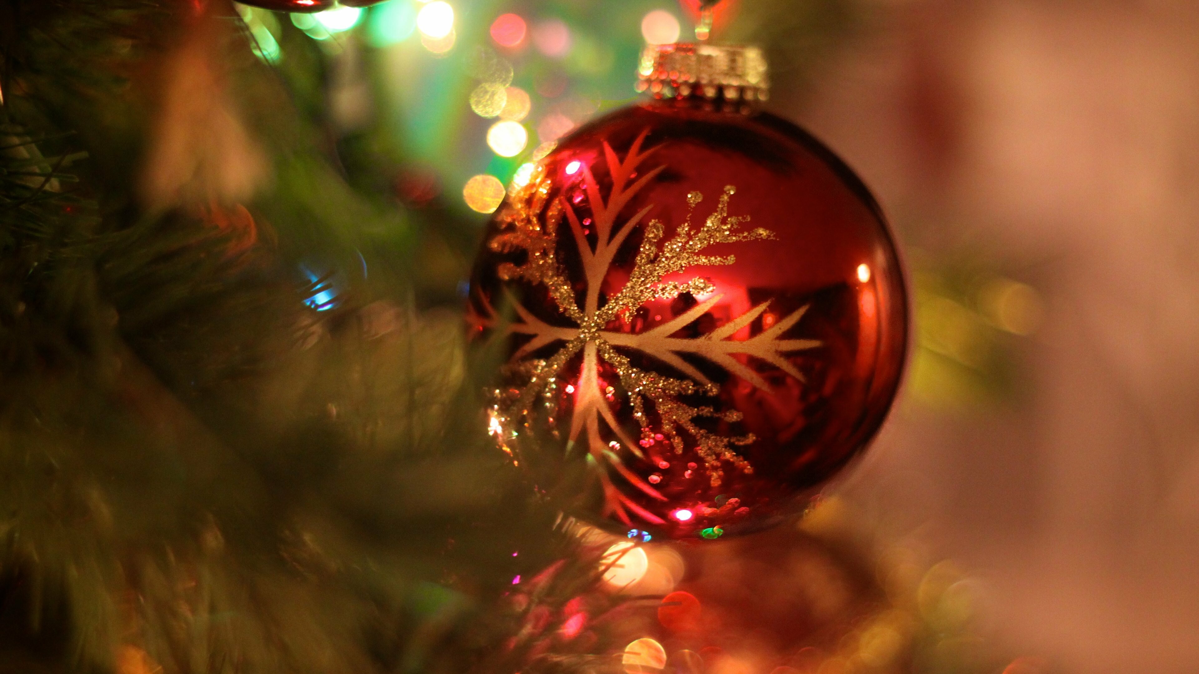 Christmas Ornament: Christian festival celebrating the birth of Jesus, Decor. 3840x2160 4K Background.