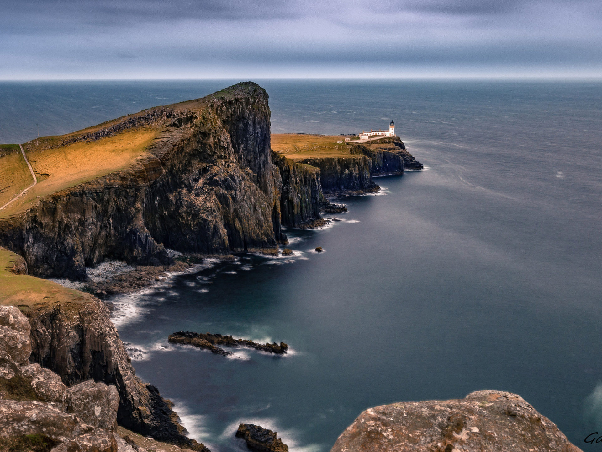 Neist Point Lighthouse, Isle of Skye's beauty, Tablet wallpapers, Coastal enchantment, 1920x1440 HD Desktop