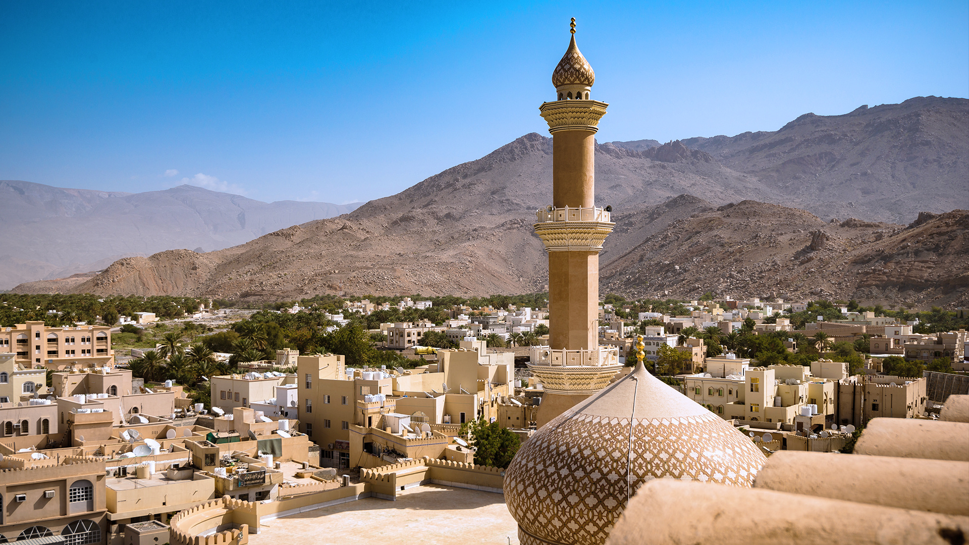 Oman: The sultanate is flanked by the Arabian Sea and the Rub' al Khali. 1920x1080 Full HD Wallpaper.