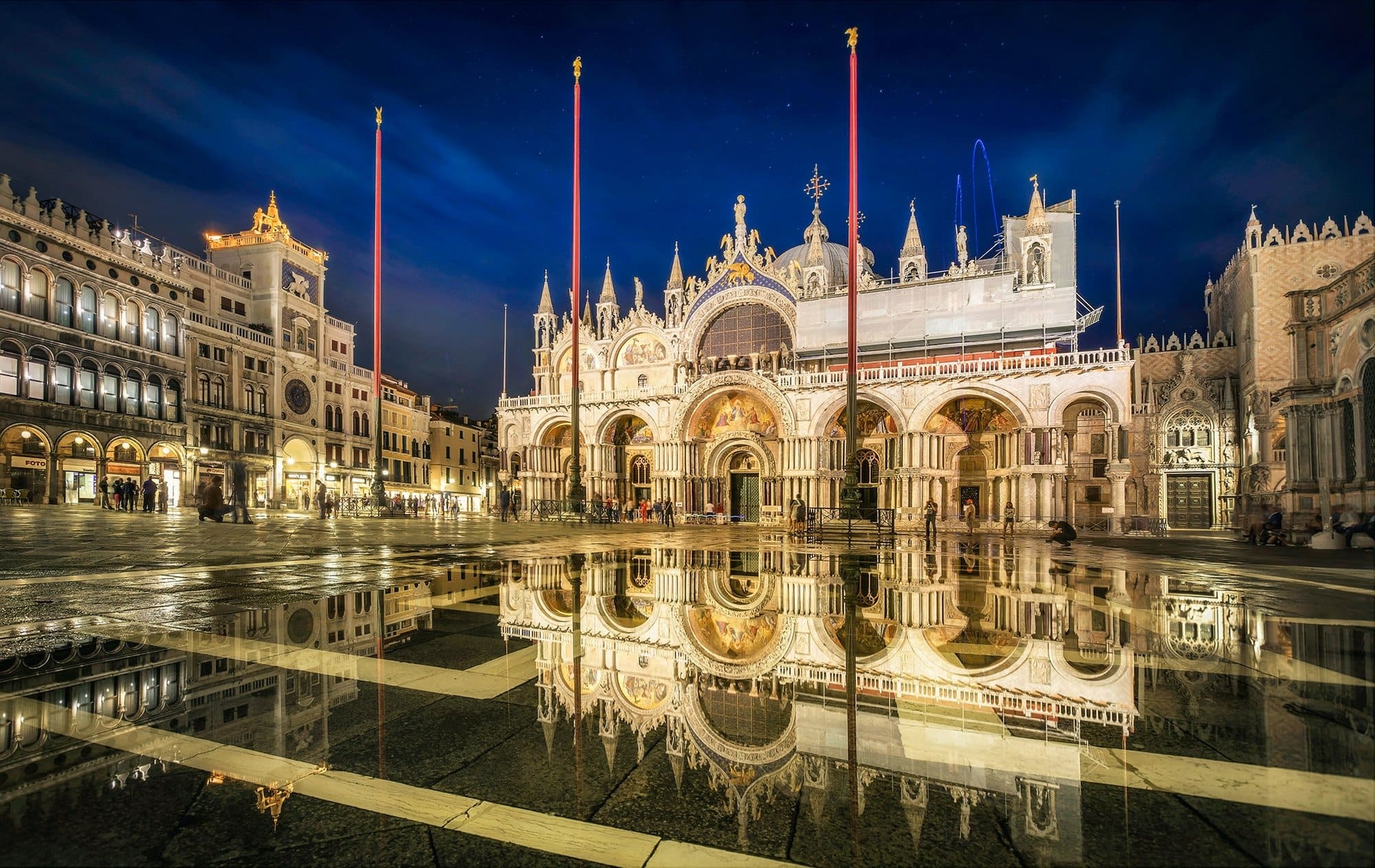 HDR photography, St. Mark's Square at night, Golden hour beauty, Captivating architecture, 2000x1270 HD Desktop