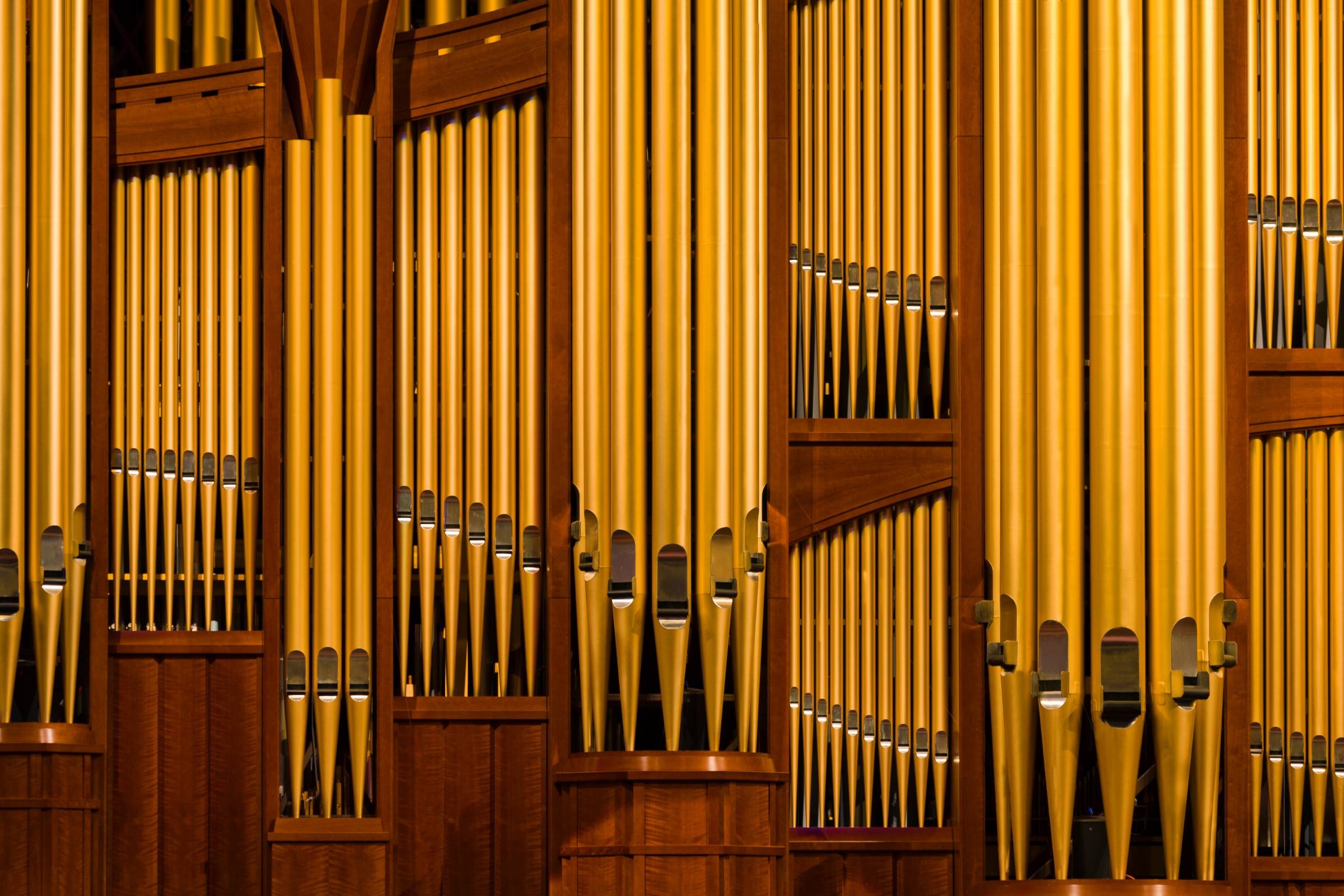 Pipe Organ: Pressurized air produces notes through a series of tubes organized in scalelike rows. 2400x1600 HD Wallpaper.