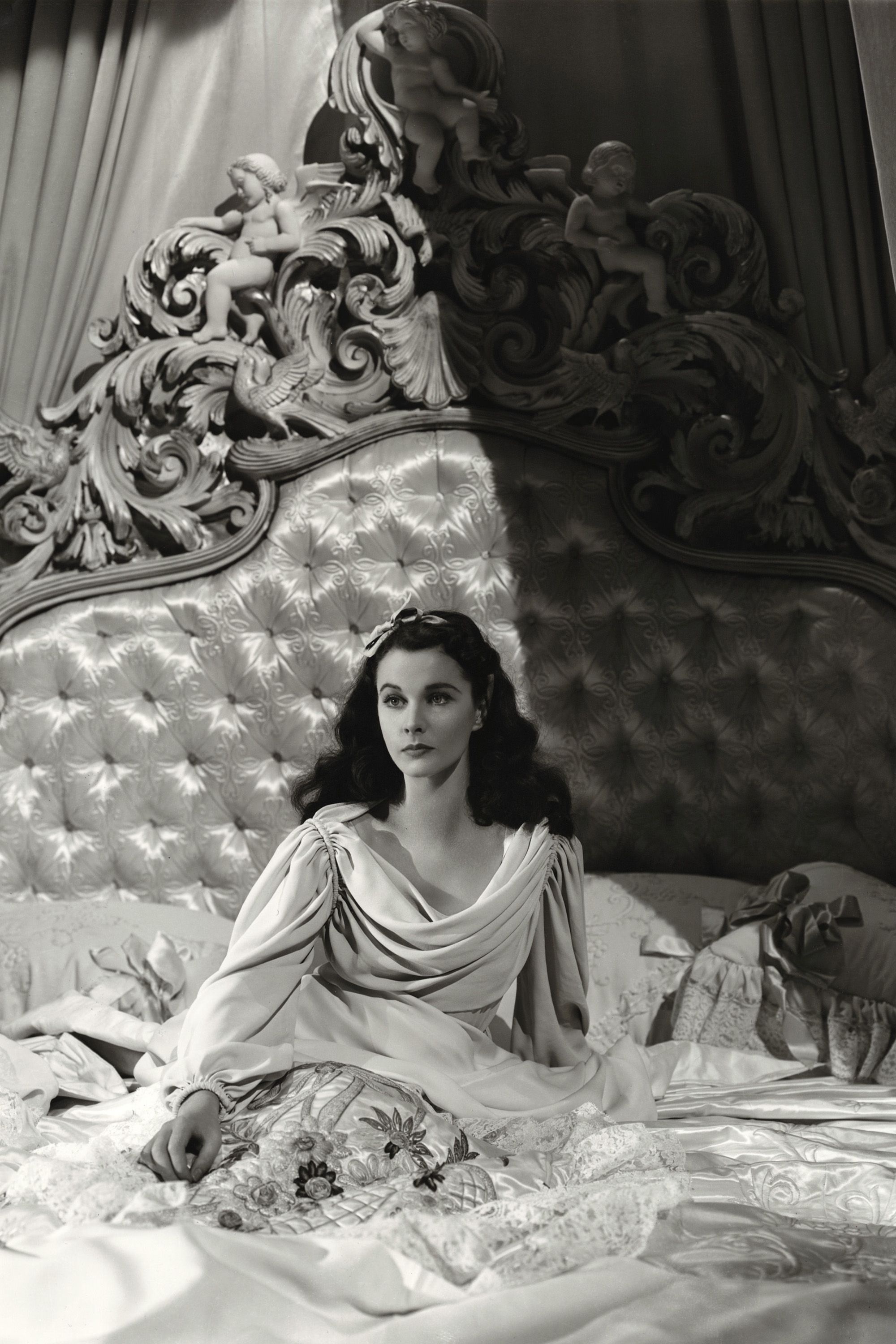 Vivien Leigh, Iconic photos, Hollywood legend, Classic beauty, 2000x3000 HD Phone
