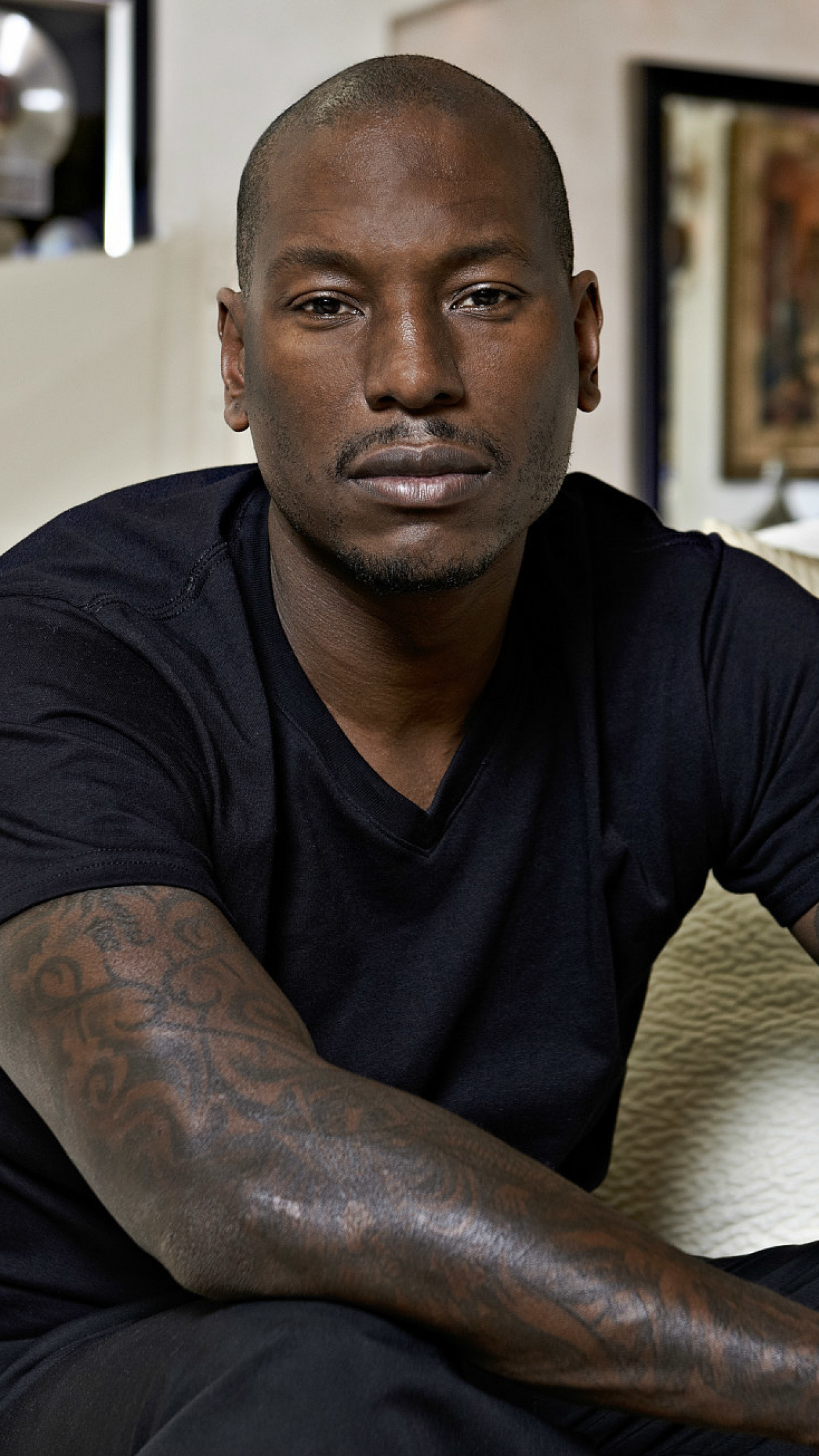 Tyrese Gibson, Screen beauty, Handsome actor, Captivating presence, 1250x2210 HD Handy