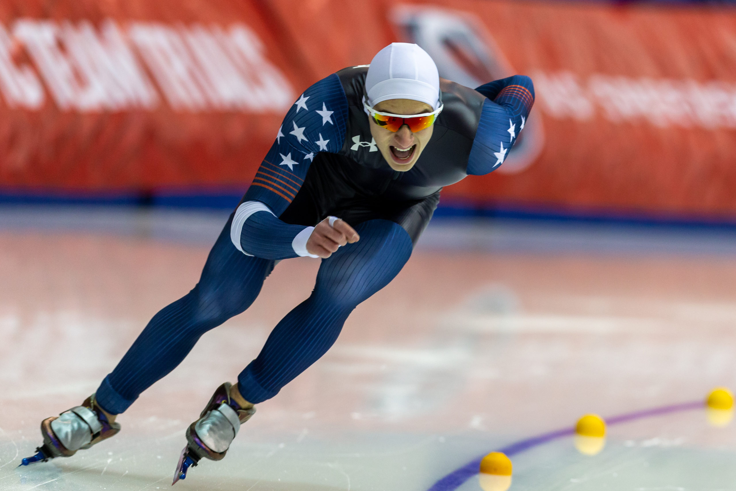 Speed Skating: 17-year-old US speedskater, Jordan Stolz, 2022 Winter Olympian, American record holder 500 m. 2560x1710 HD Background.