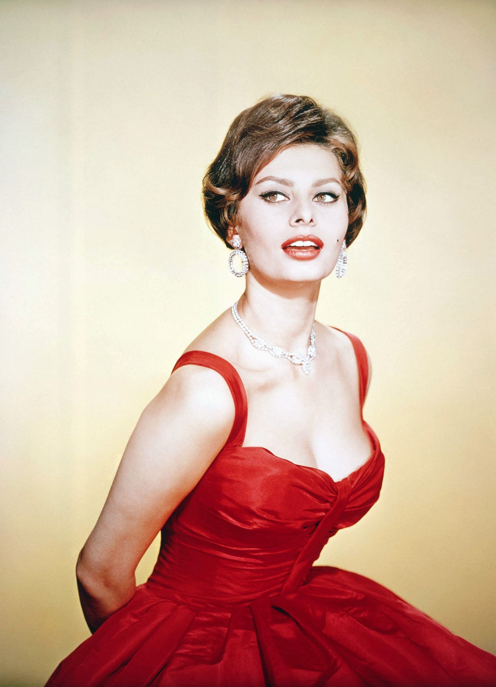 Sophia Loren movies, Top wallpapers, Stunning backgrounds, Classic beauty, 1740x2400 HD Phone