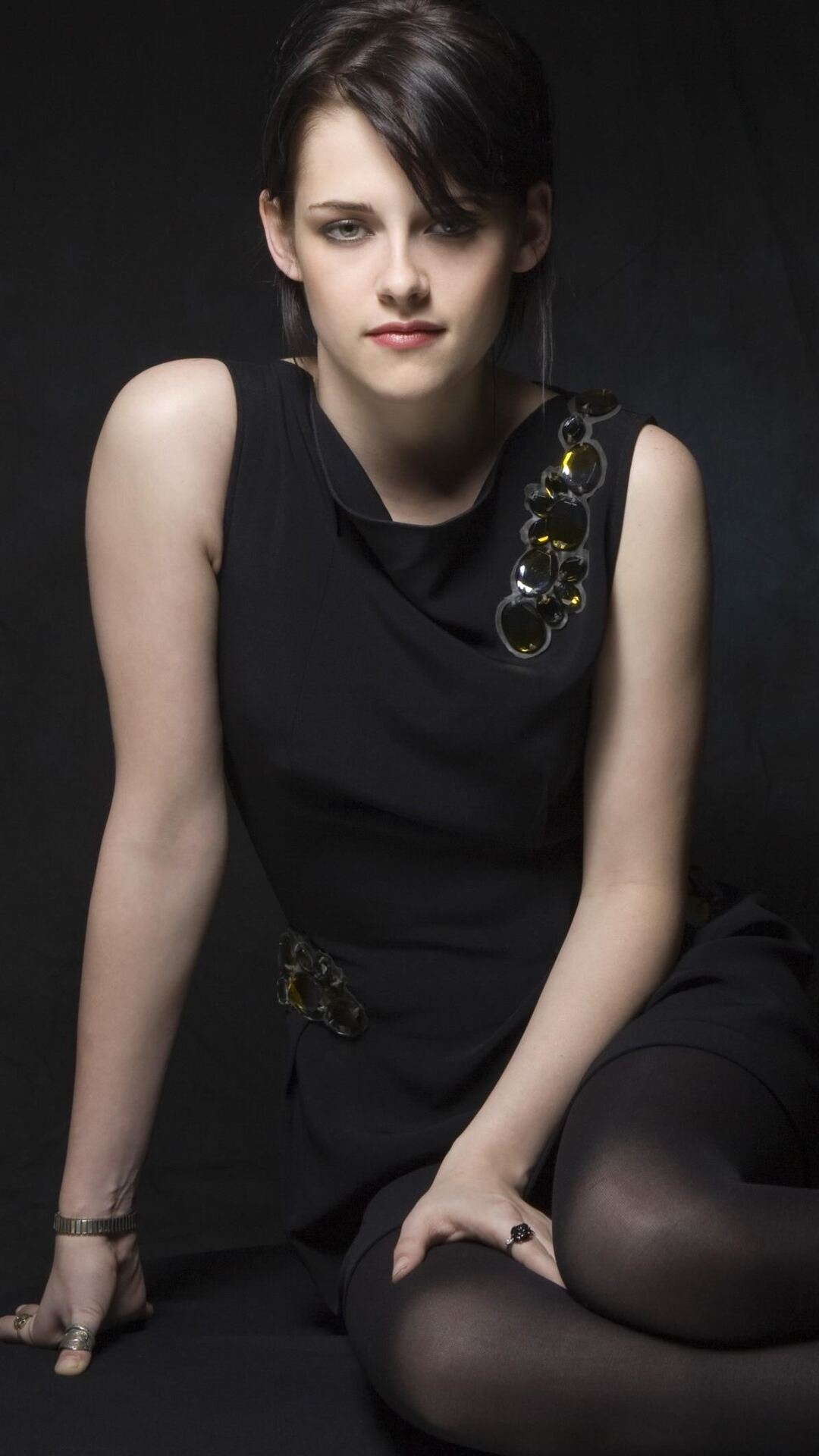 Kristen Stewart: Topped Forbes' list of “Hollywood's Best Actors for the Buck” in 2011. 1080x1920 Full HD Wallpaper.