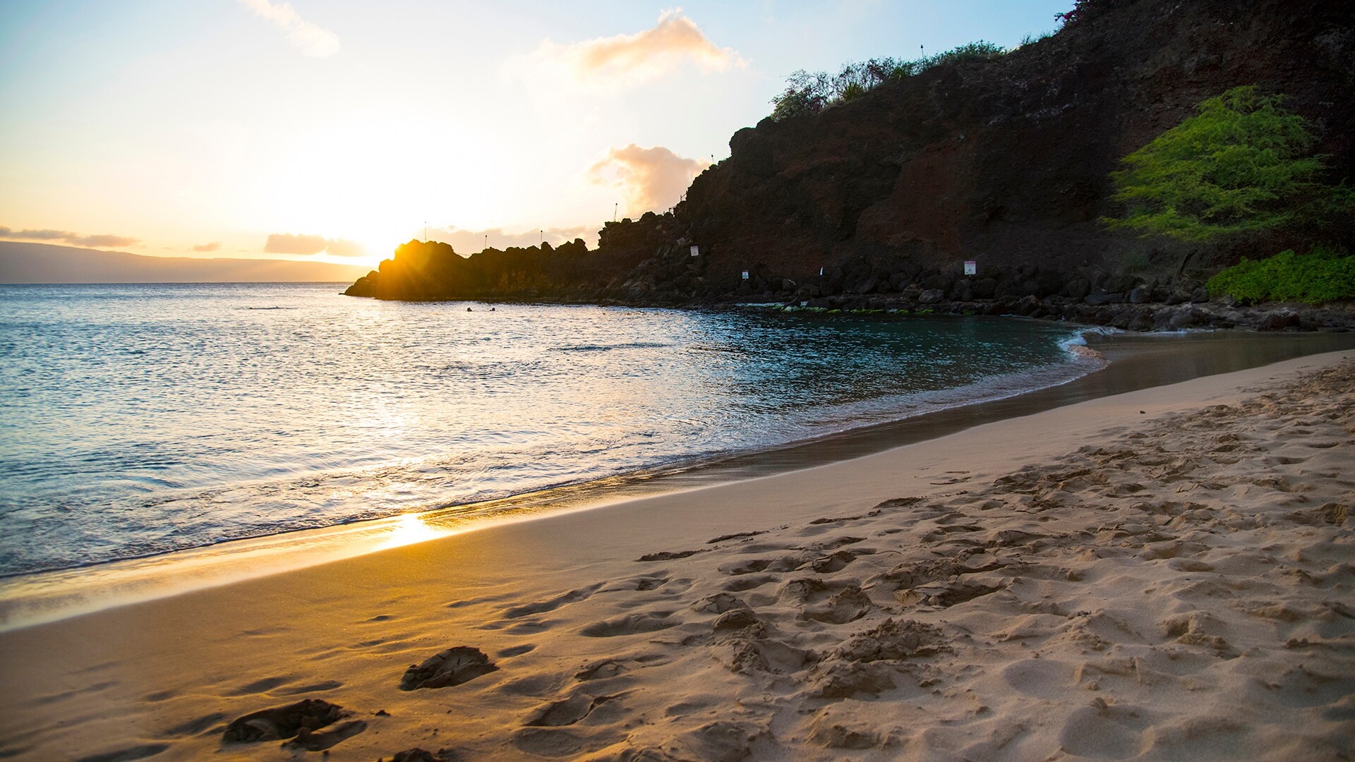 Hawaiian Beaches, Adventurous pursuits, Tropical paradise, Unforgettable memories, 1920x1080 Full HD Desktop