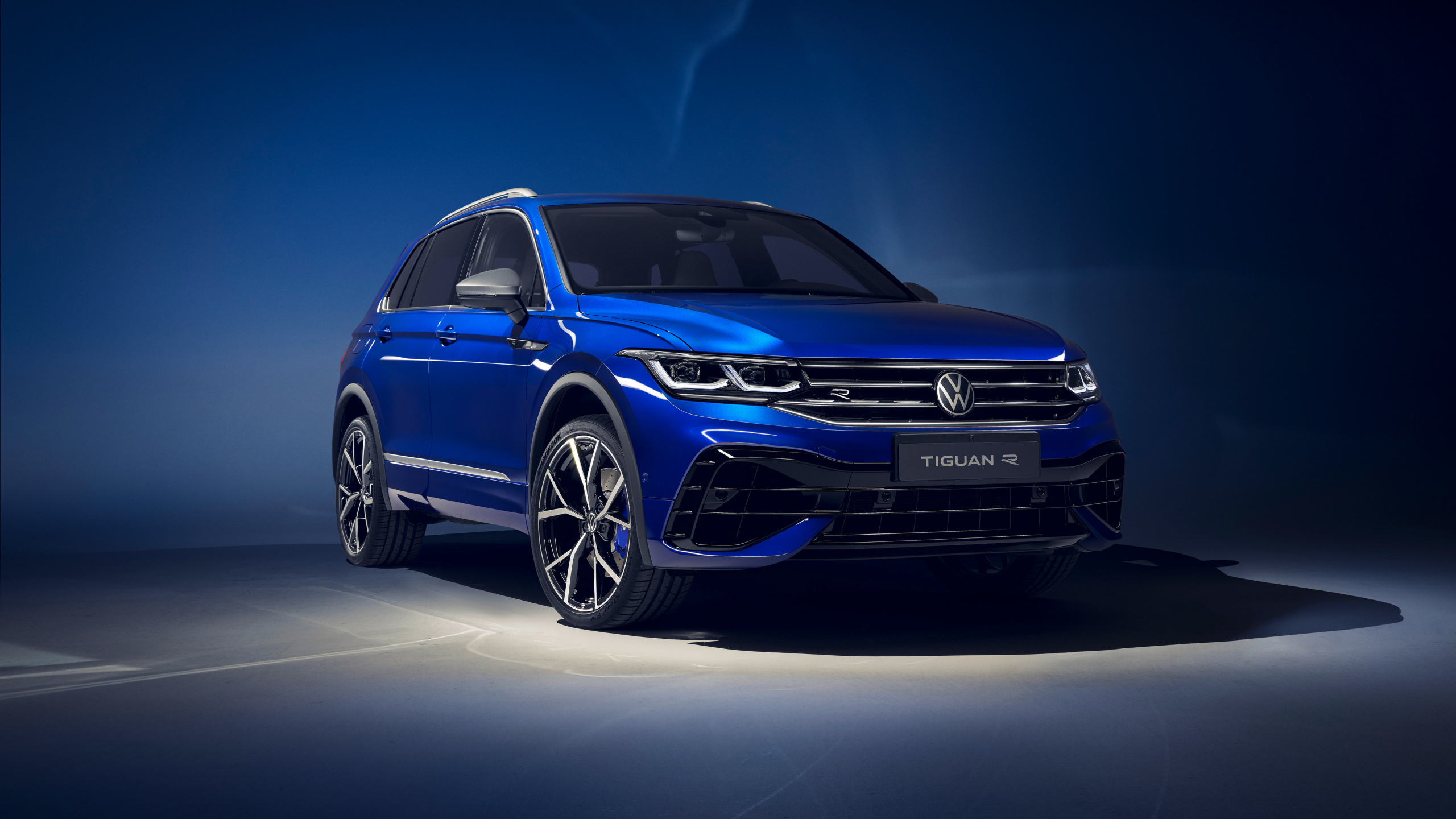Volkswagen Tiguan, Sporty SUV, Refined interiors, Dynamic performance, 2560x1440 HD Desktop