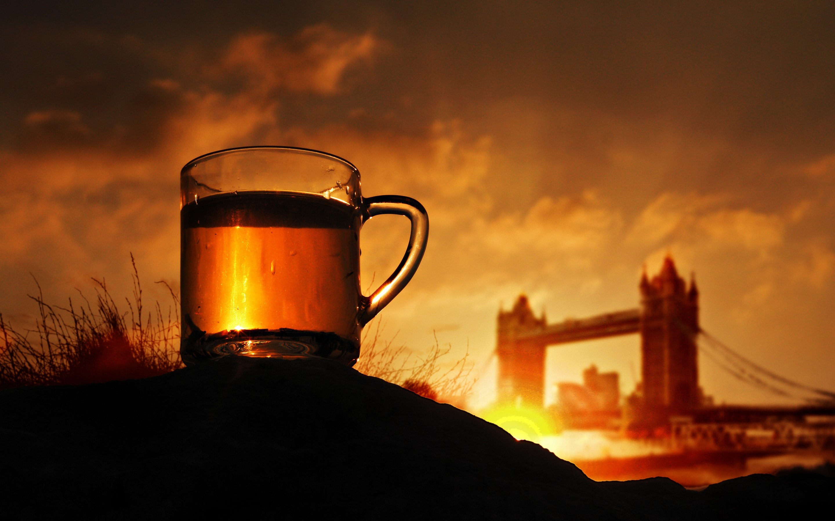Tea: Hot drink, considered an important part of the British identity. 2880x1800 HD Wallpaper.