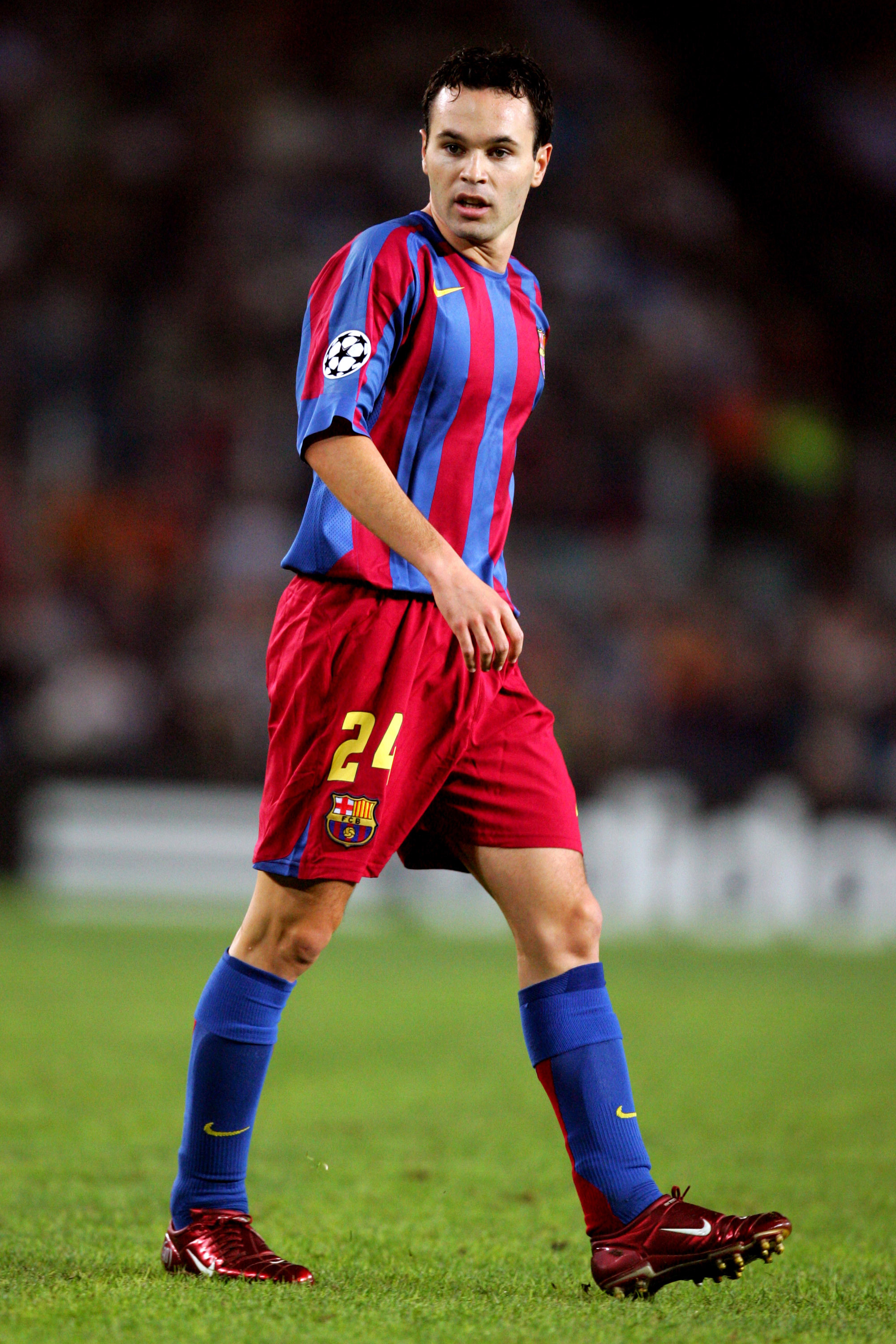 Andres Iniesta, Legendary Barcelona career, 2000x3000 HD Phone