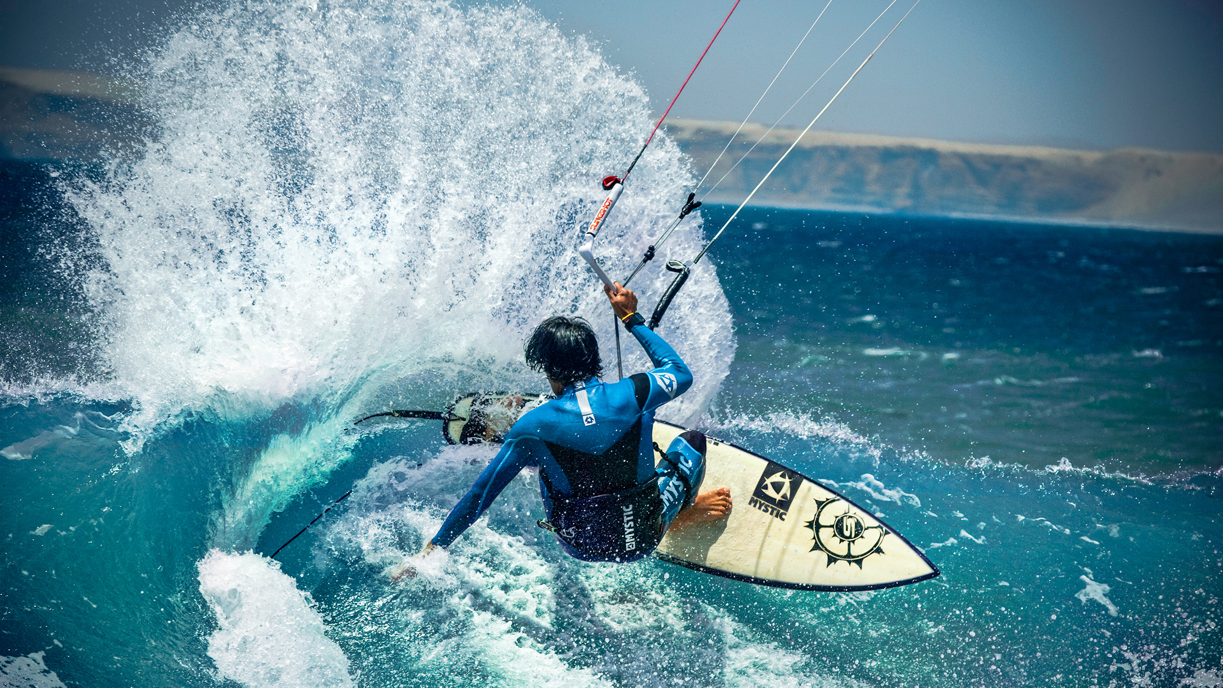 Kiteboarding: Mauricio Abreu, Shredding a wave, A legend in kiteboarding. 2400x1350 HD Wallpaper.