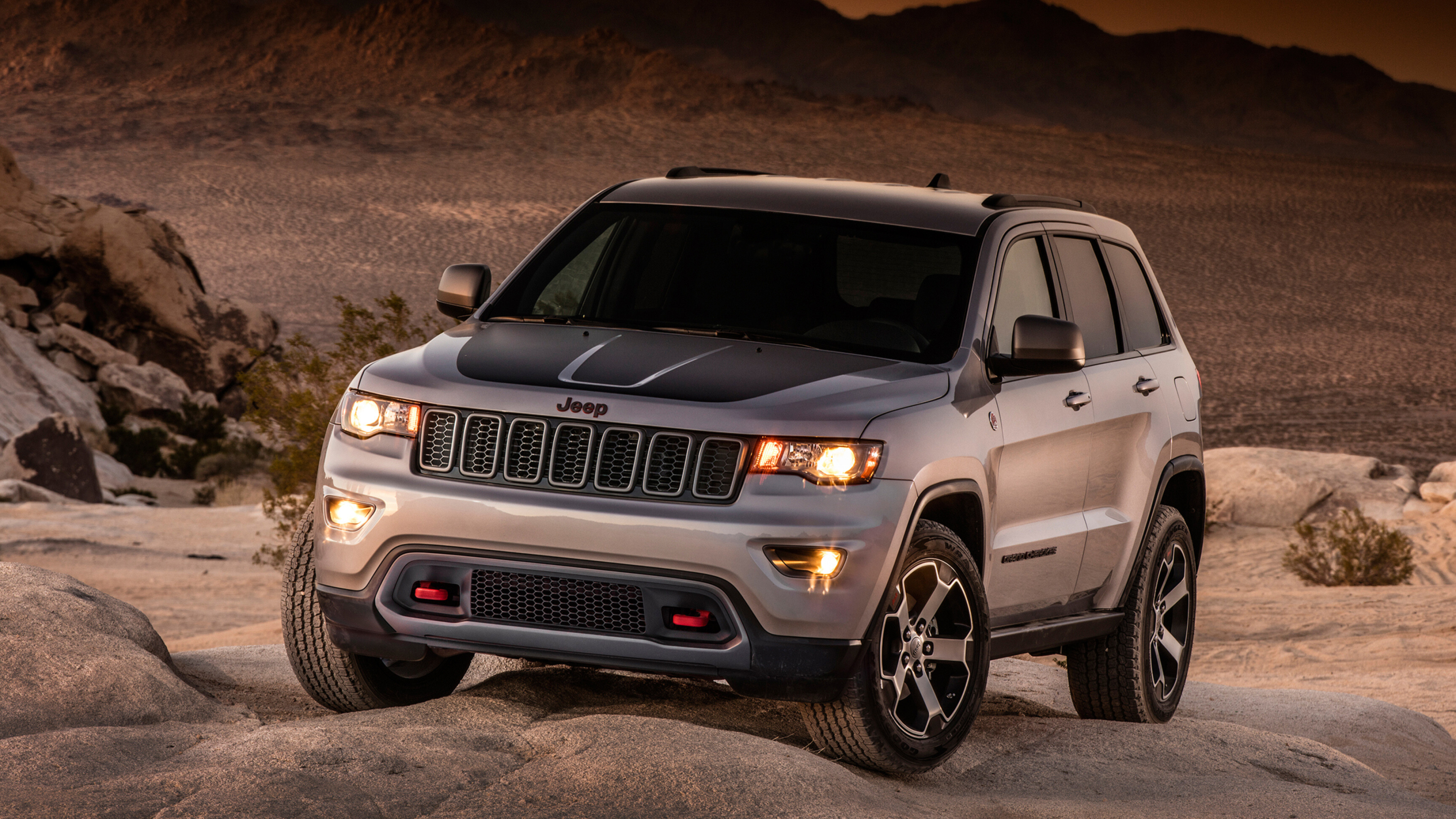Jeep Grand Cherokee: Popular full-size truck, Off-roading, SUV. 3840x2160 4K Background.