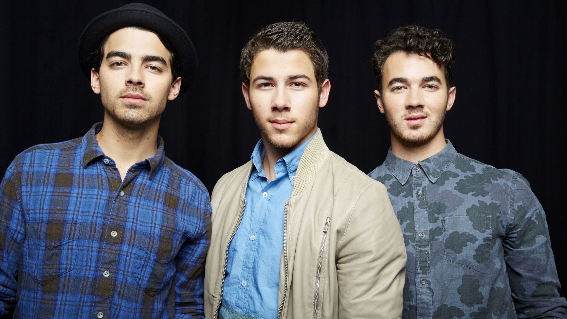 Jonas Brothers: "Keep It Real" was released as promotional single on September 6, 2009. 1920x1080 Full HD Background.