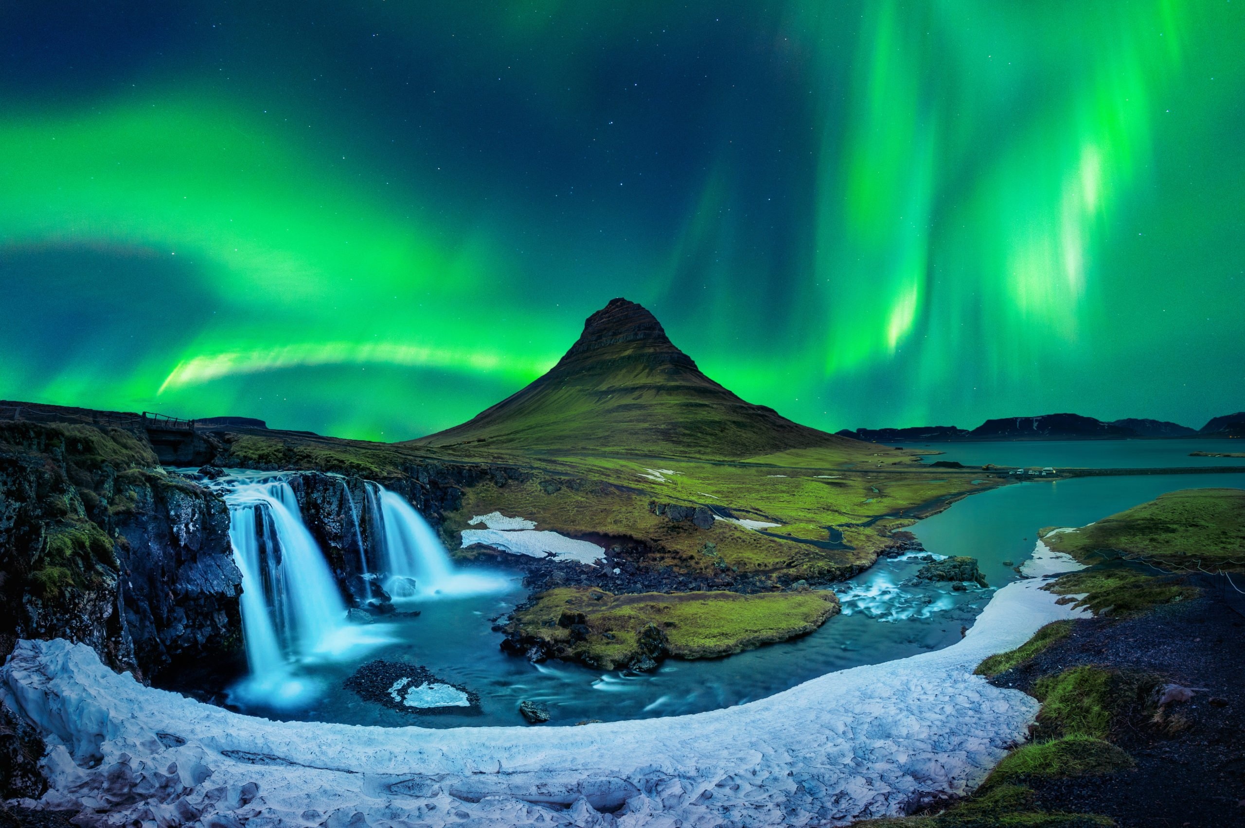 Northern lights, Iceland, Tourist journey, 2560x1710 HD Desktop