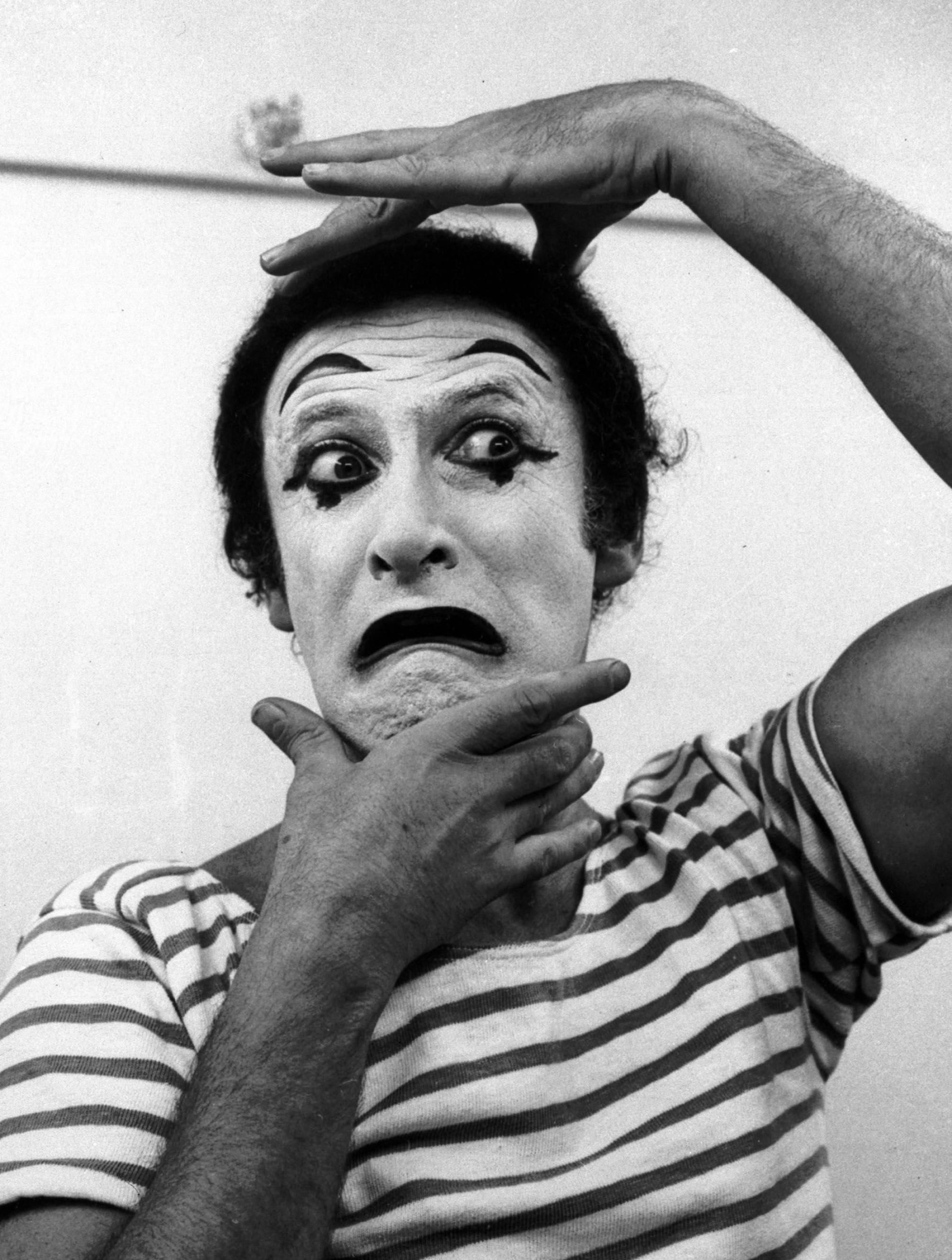 Marcel Marceau: Received the Médaille Vermeil de la Ville de Paris in 1978, Mime artist, Clown makeup. 2020x2660 HD Background.
