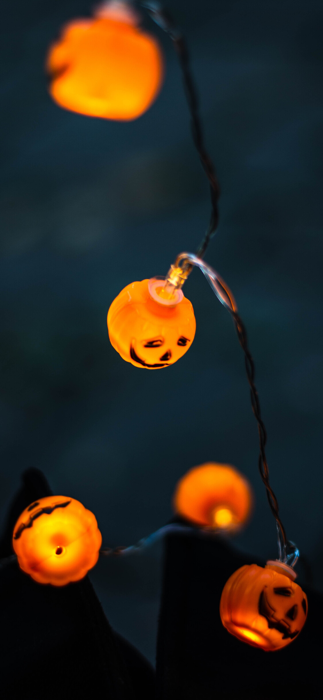 Halloween: Jack-o'-lantern, Decorative lights, Minimalistic. 1130x2440 HD Background.