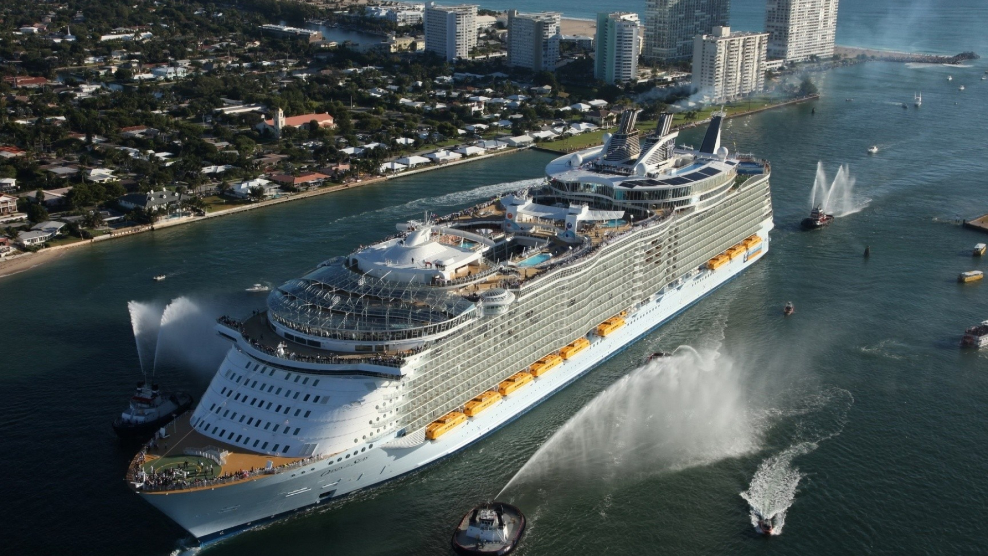 Cruiser (Ship): Oasis of the Seas, Operated by Royal Caribbean International. 1920x1080 Full HD Background.