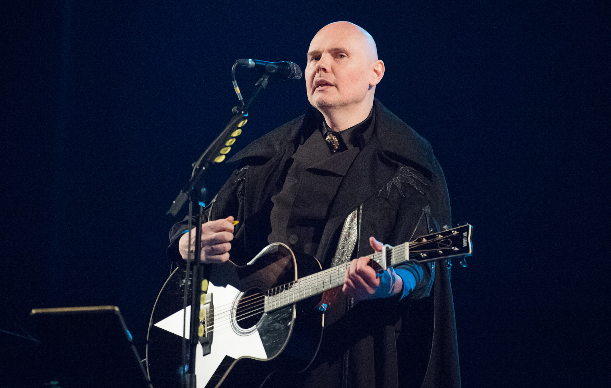 Billy Corgan Christmas songs, family performance, tribute to father, emotional moment, 2000x1270 HD Desktop