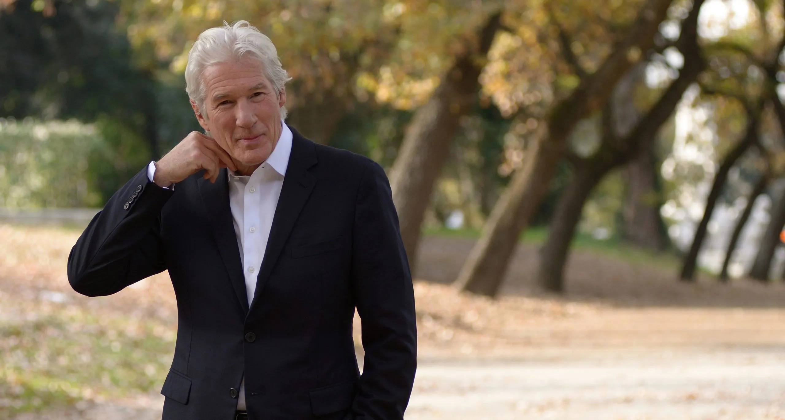 Richard Gere court appearance, Migrant advocacy, Humanitarian efforts, Charitable actions, 2560x1370 HD Desktop