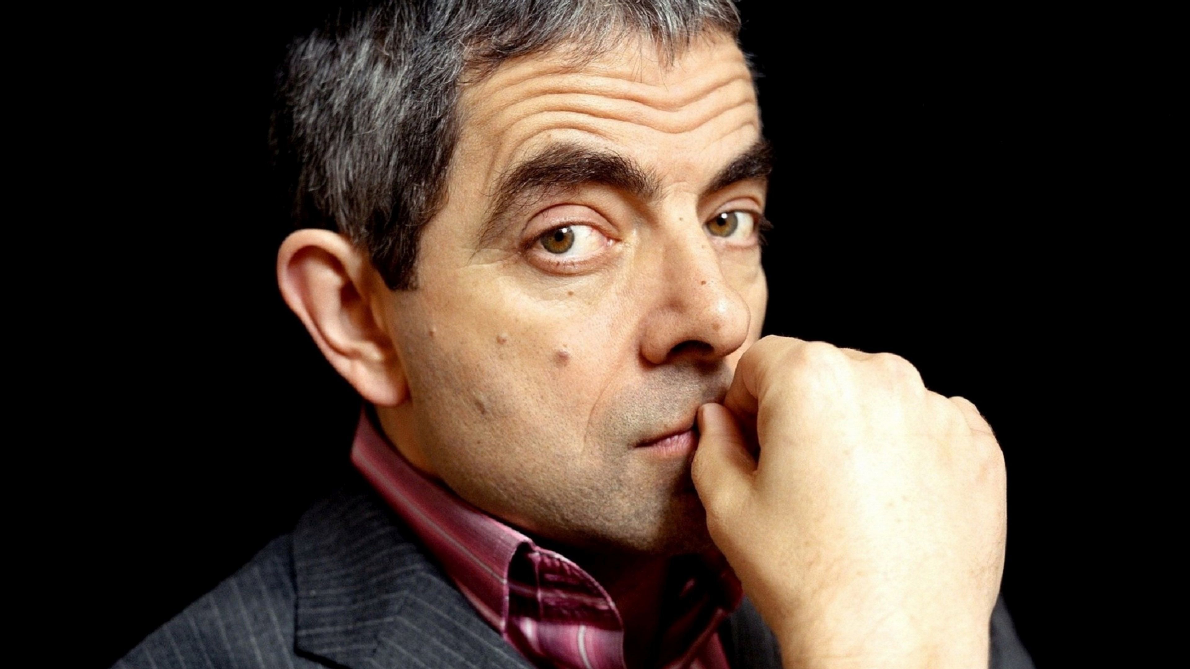 Rowan Atkinson: Received the 1981 British Academy Television Award for Best Entertainment Performance. 3840x2160 4K Background.